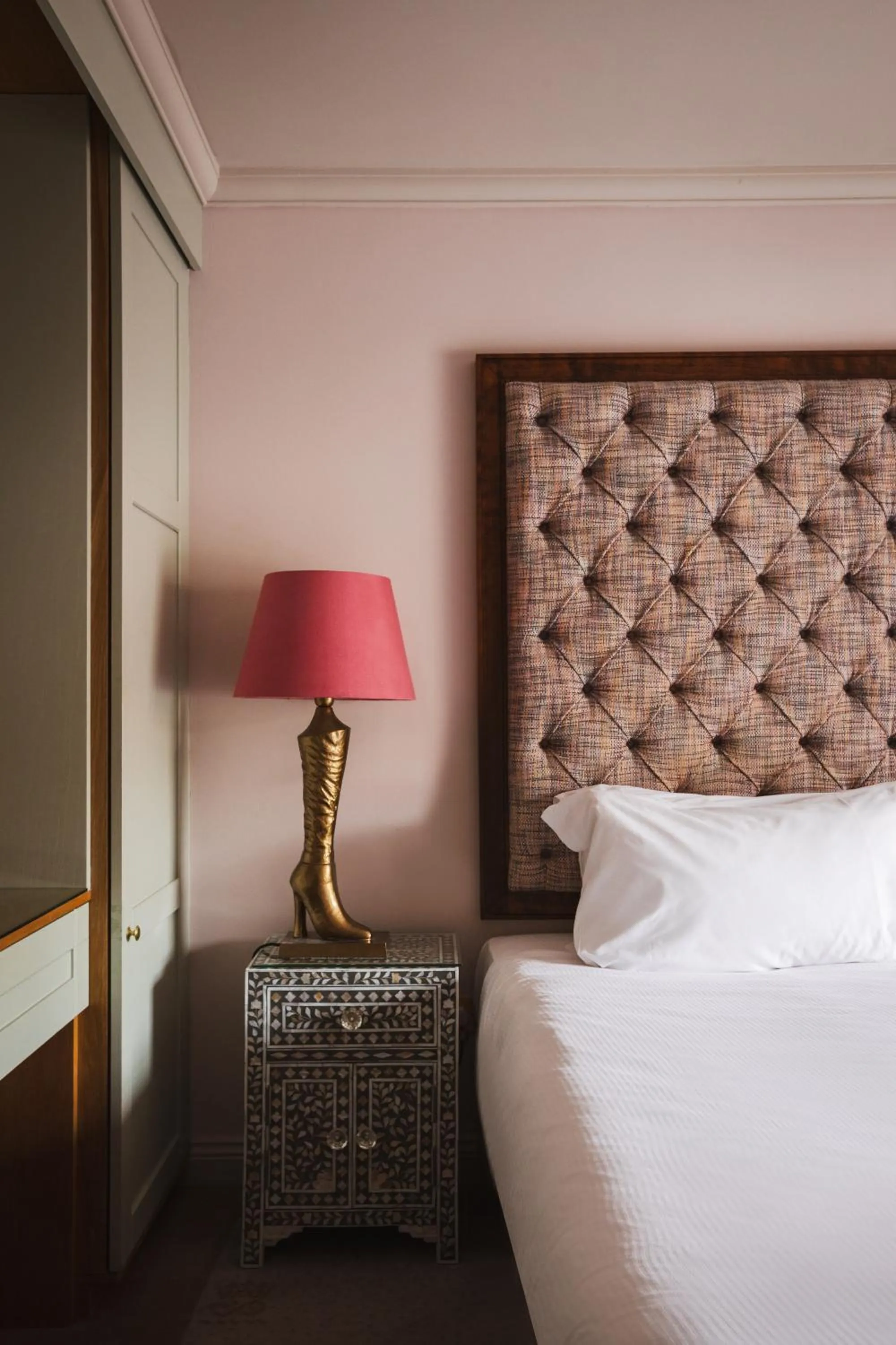 Bedroom, Bed in Devonshire Arms at Beeley - Chatsworth