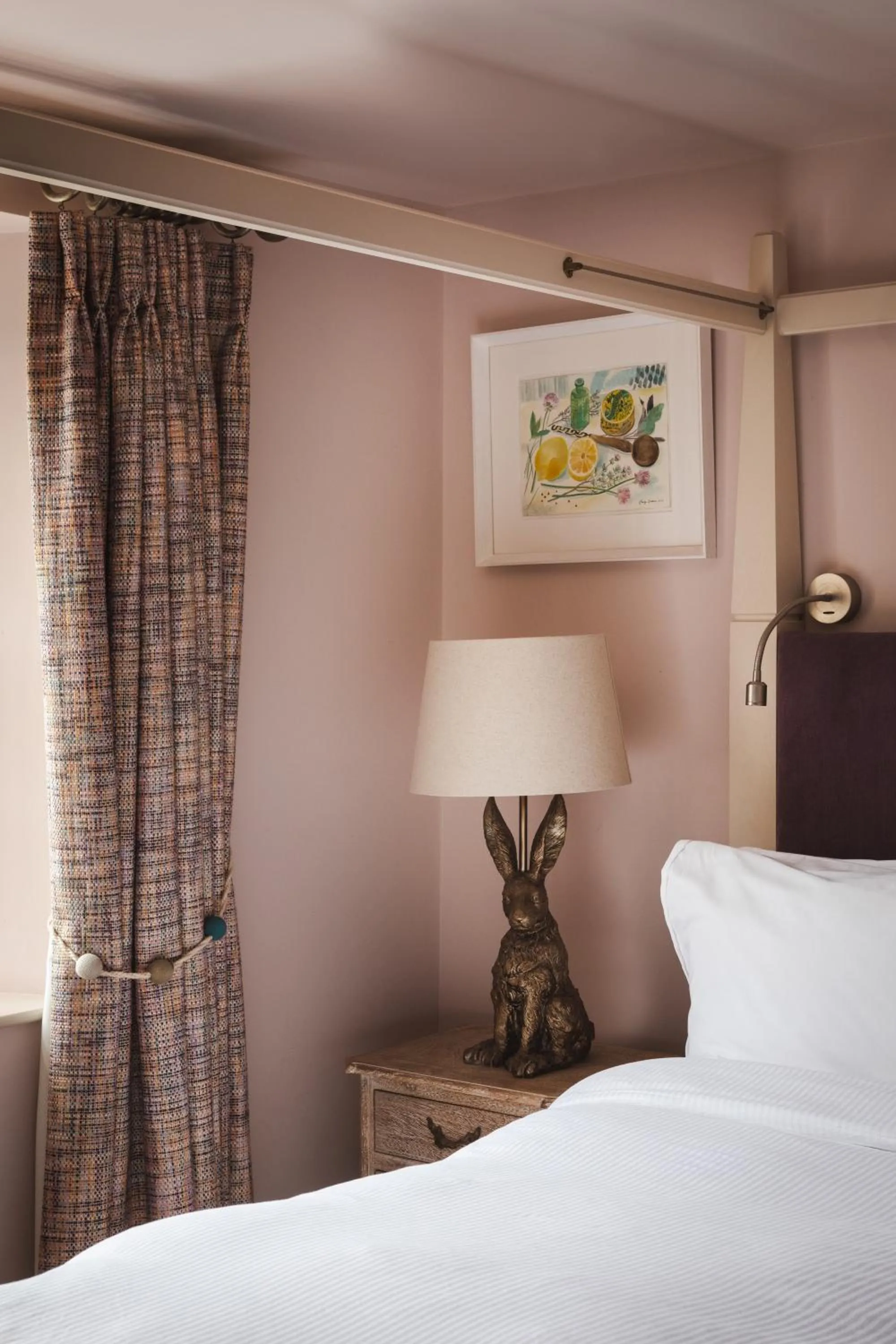 Bedroom, Bed in Devonshire Arms at Beeley - Chatsworth