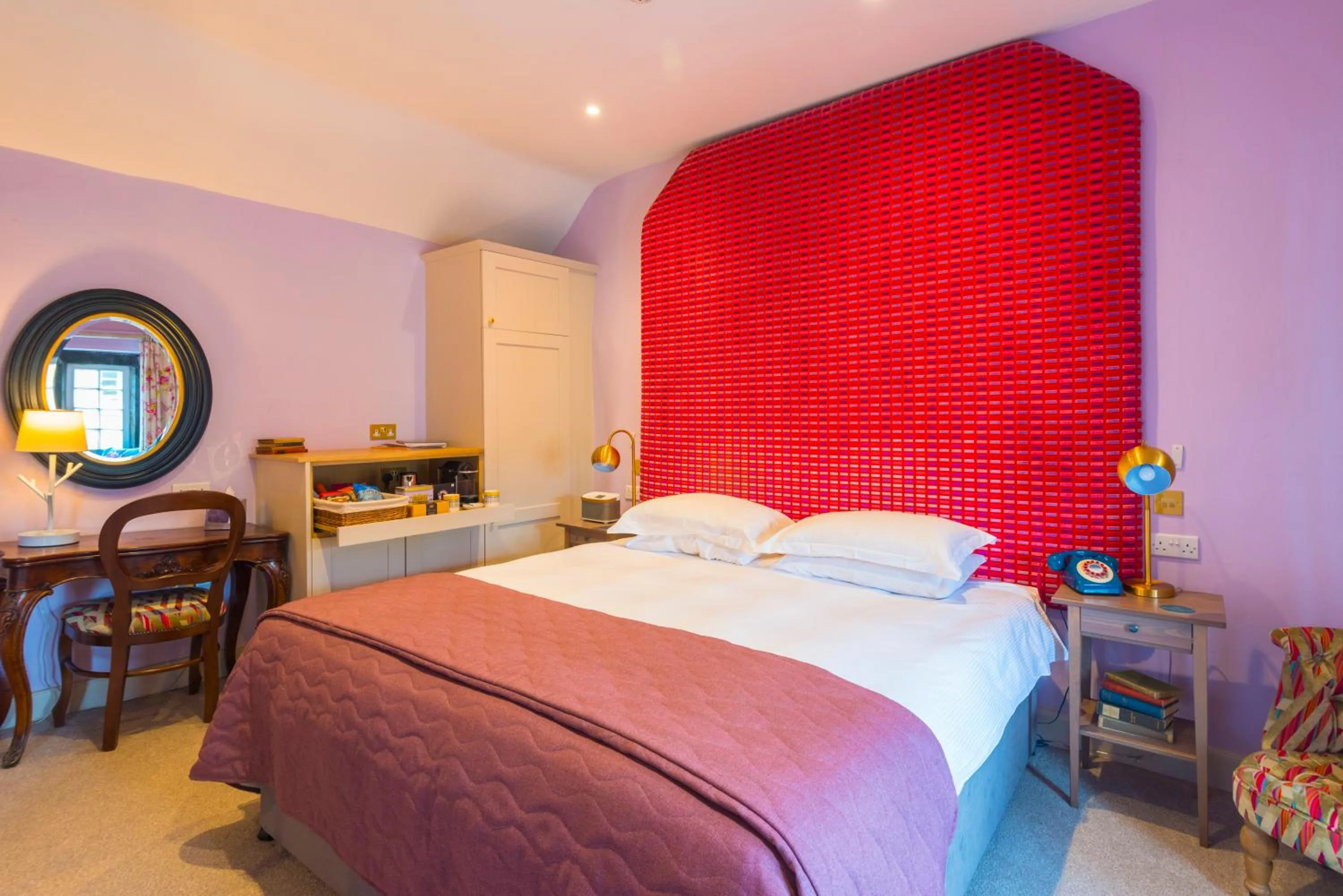 Bedroom, Bed in Devonshire Arms at Beeley - Chatsworth