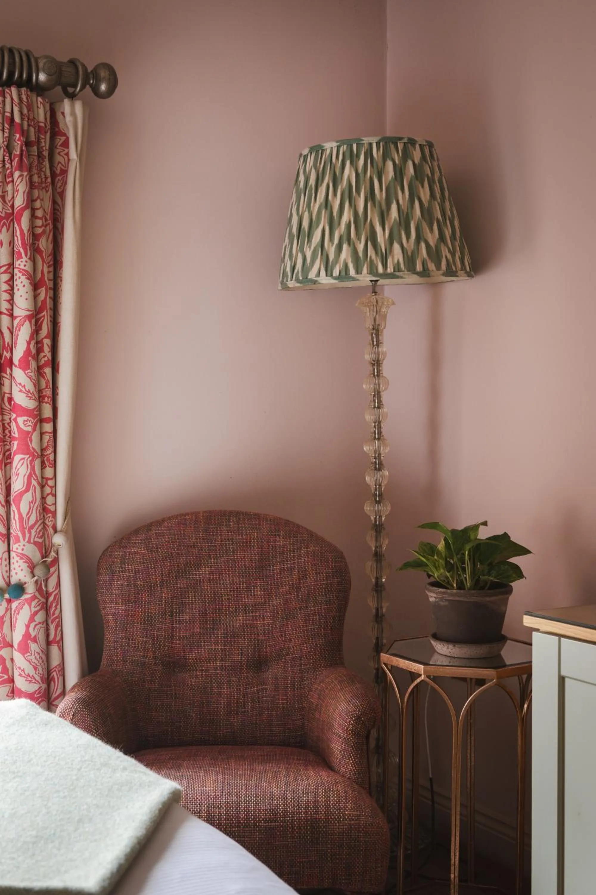 Bedroom, Bed in Devonshire Arms at Beeley - Chatsworth