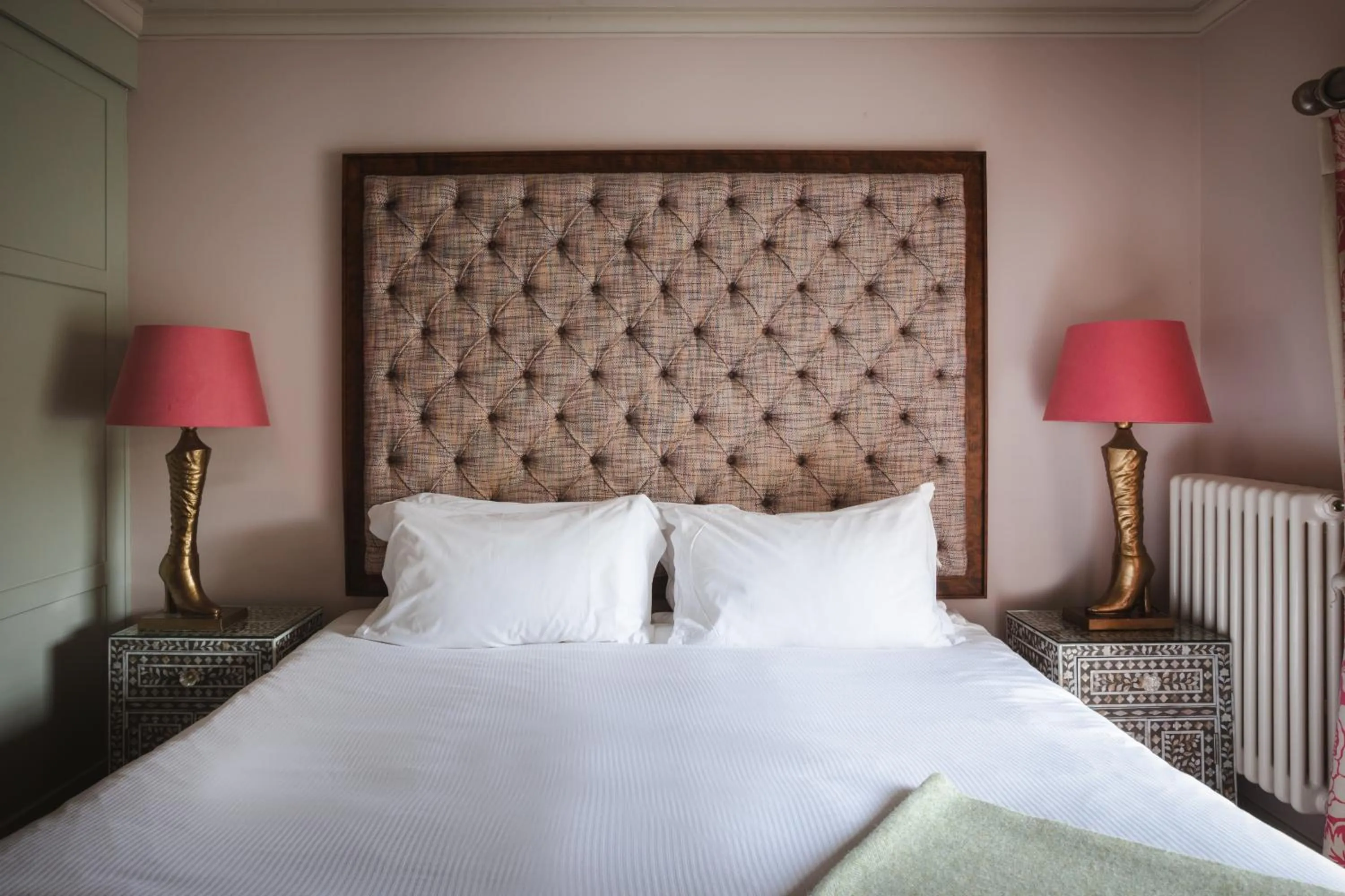 Bed in Devonshire Arms at Beeley - Chatsworth