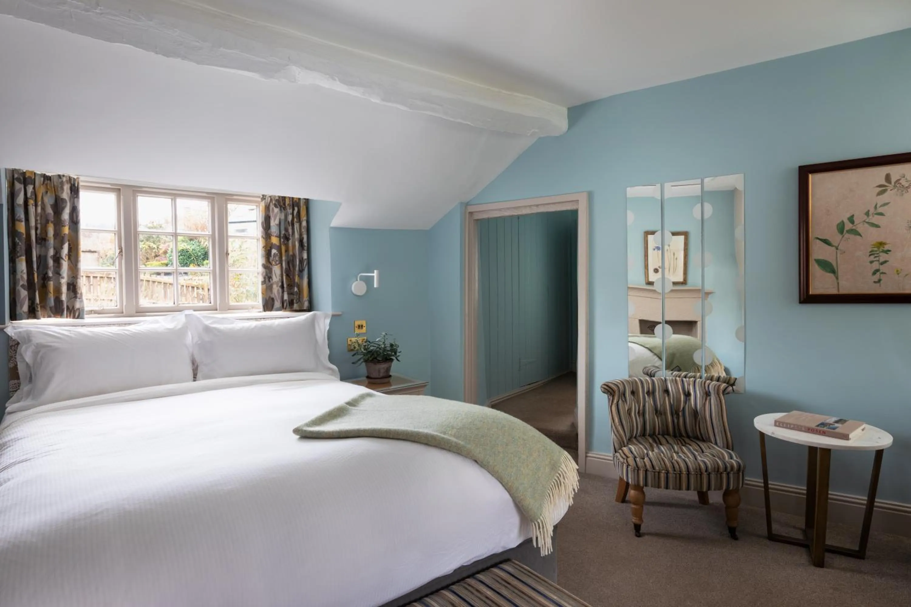 Bedroom, Bed in Devonshire Arms at Beeley - Chatsworth