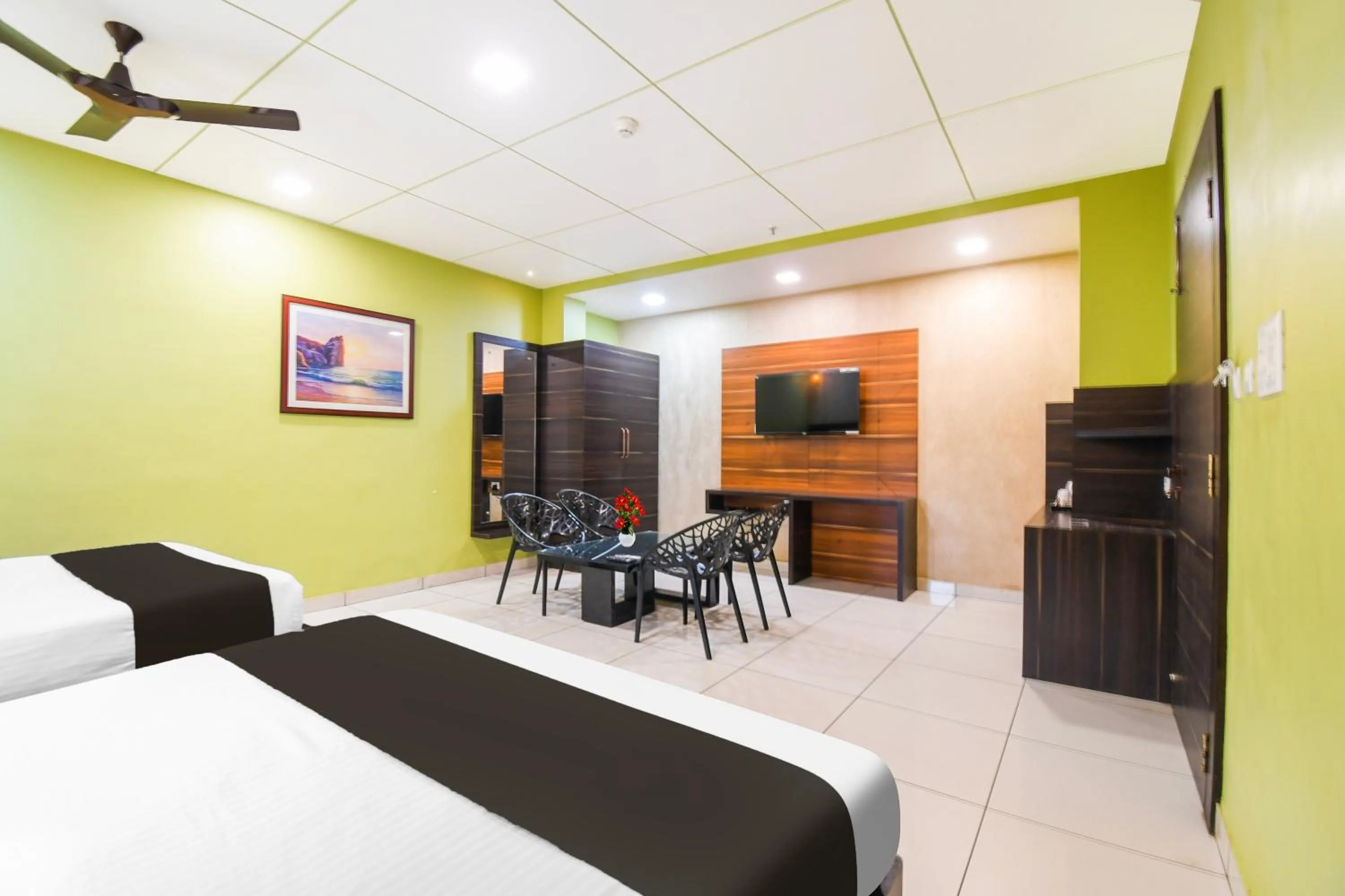 Bedroom, Bed in Super Townhouse Near Marine Drive