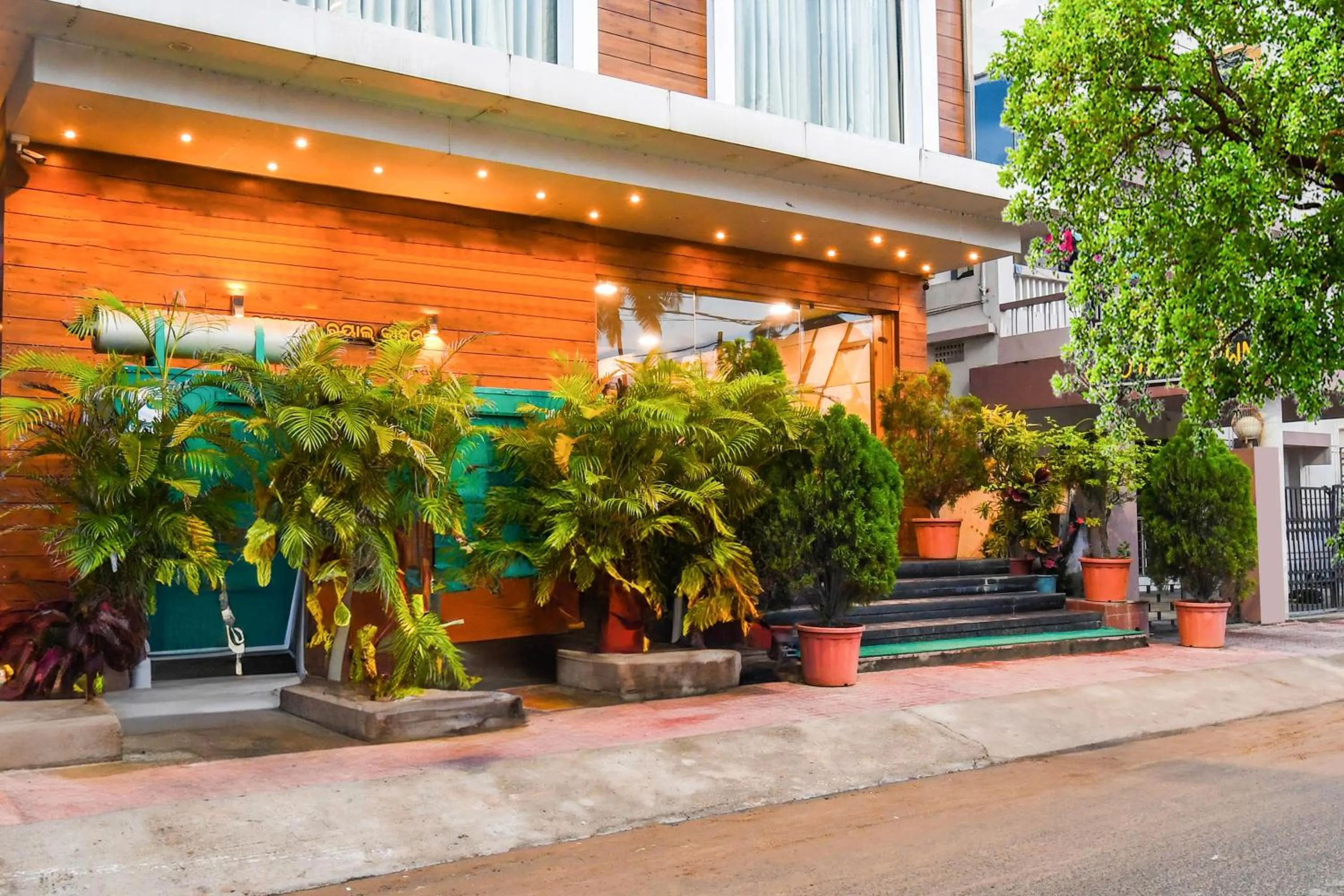 Facade/entrance in Super Townhouse Near Marine Drive