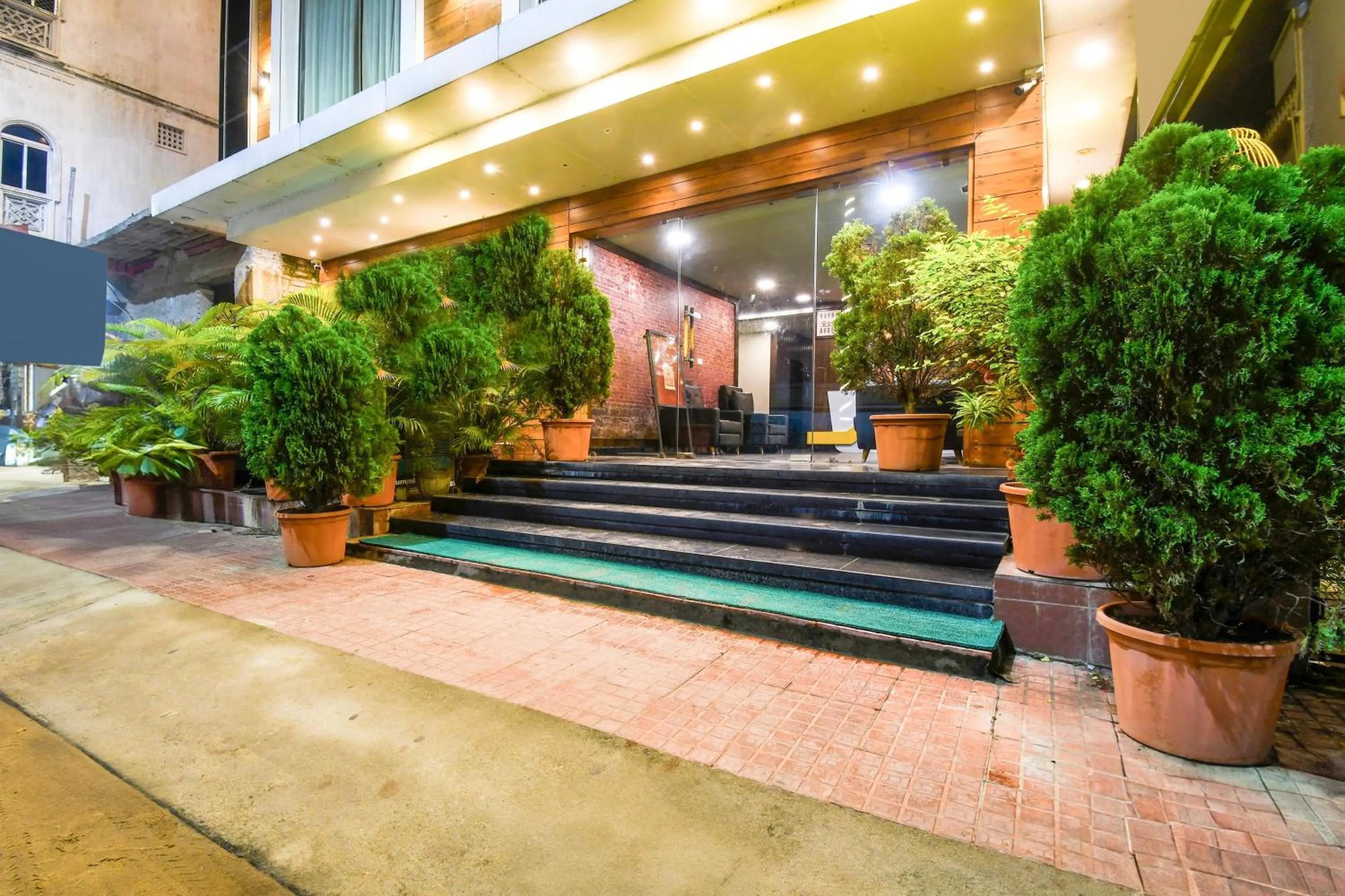 Facade/entrance in Super Townhouse Near Marine Drive