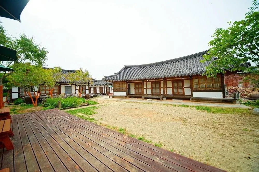 Jeonju Hanok Maeul Dongrakwon Hanok Hotel