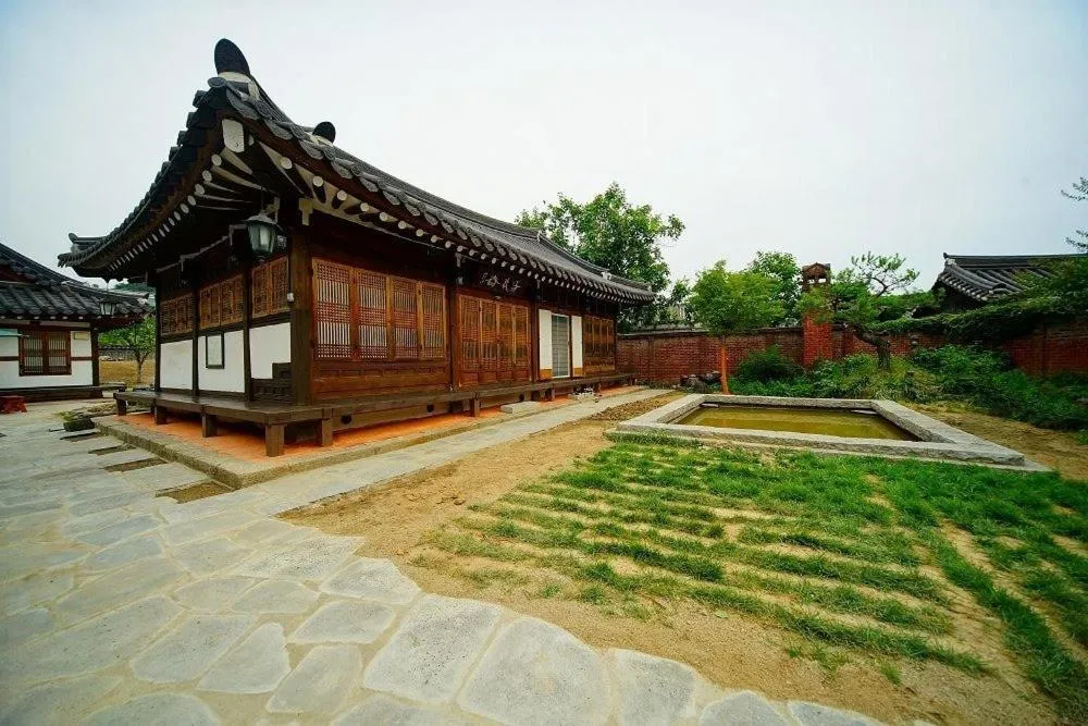 Jeonju Hanok Maeul Dongrakwon Hanok Hotel