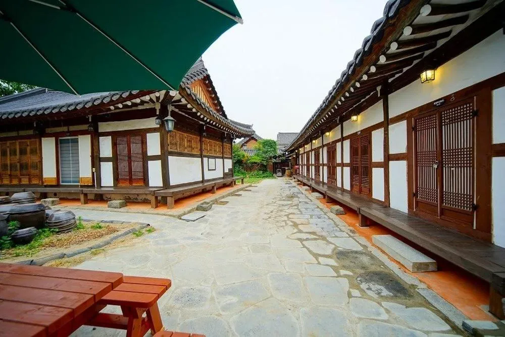 Jeonju Hanok Maeul Dongrakwon Hanok Hotel