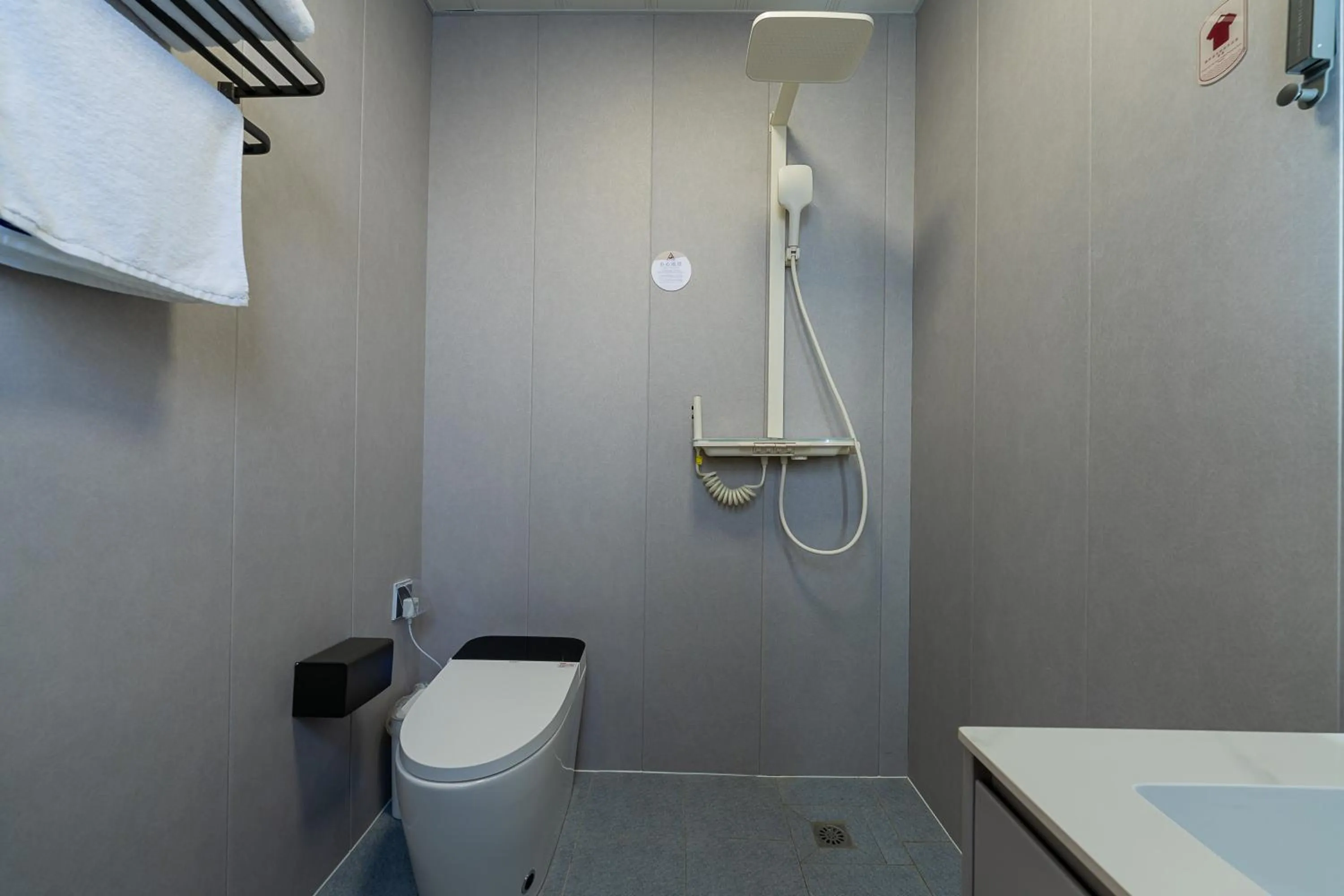 Shower in Wuyi Whispering Maple