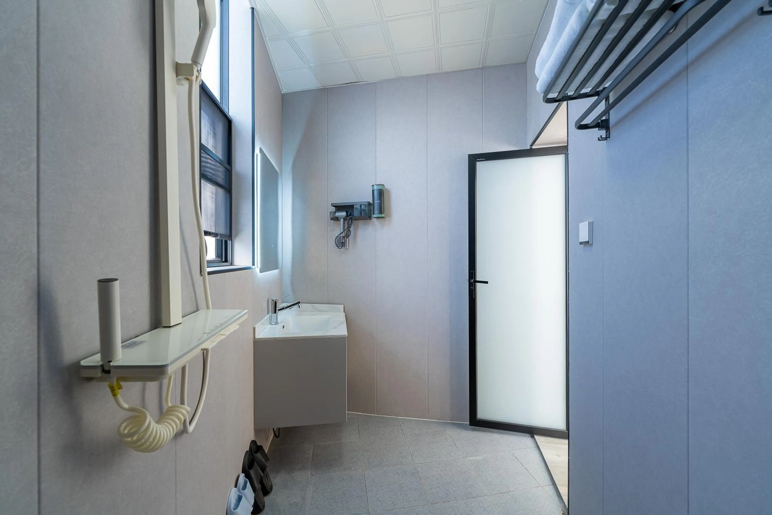 Shower in Wuyi Whispering Maple