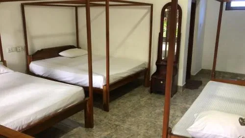 Hangloose - Rooms & Restaurant