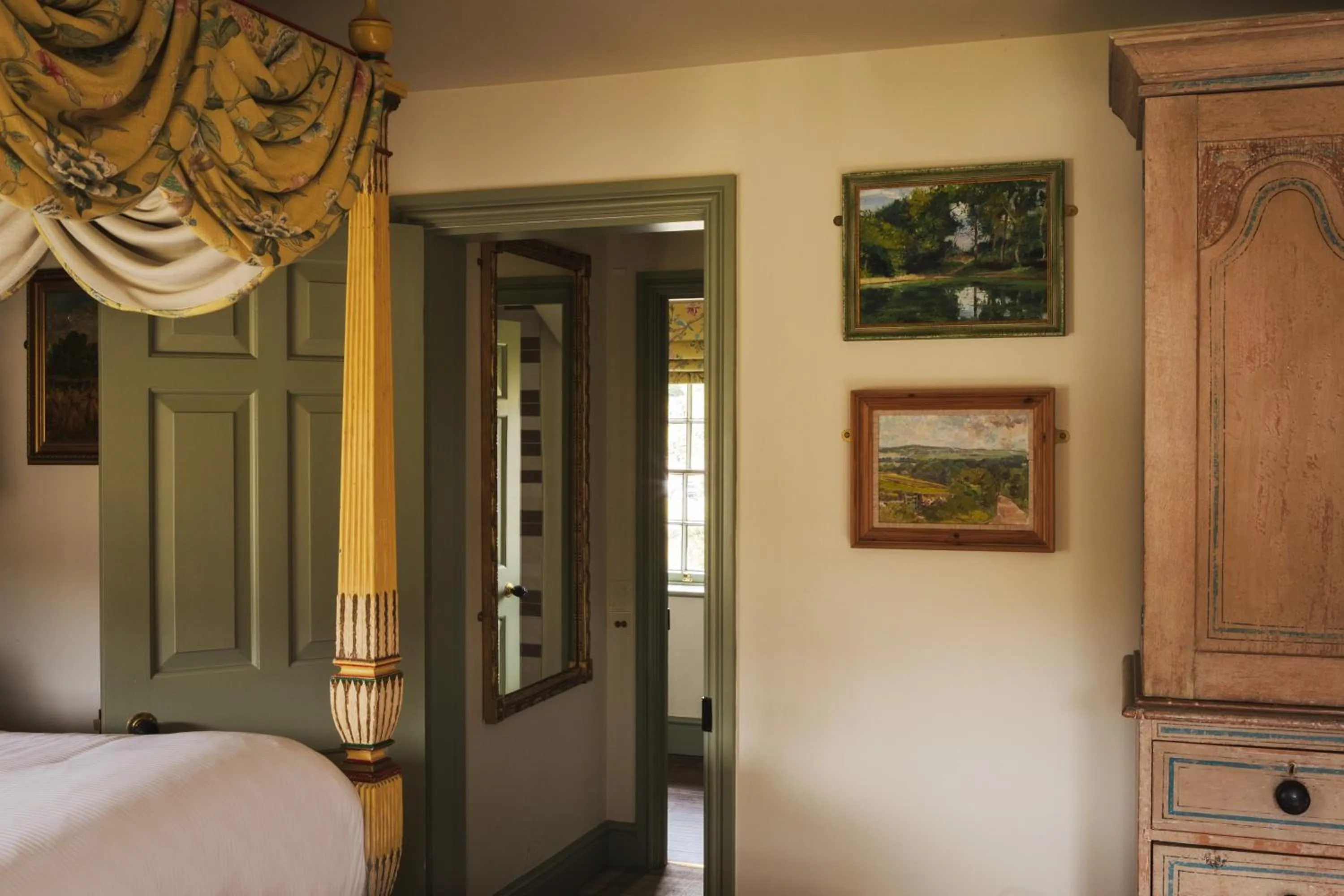 Bedroom, Bed in The Pilsley Inn - Chatsworth