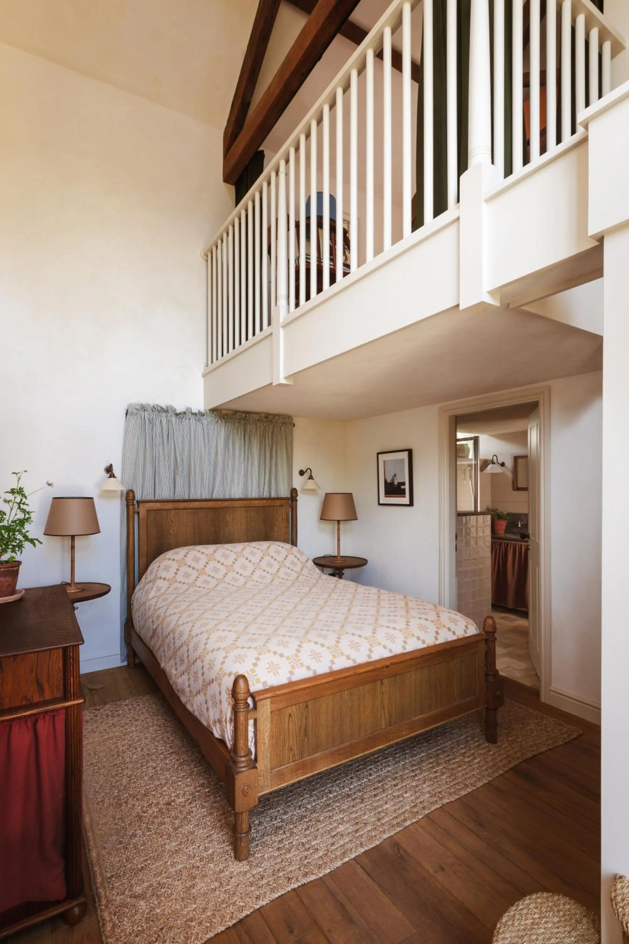 Bedroom, Bed in The Pilsley Inn - Chatsworth