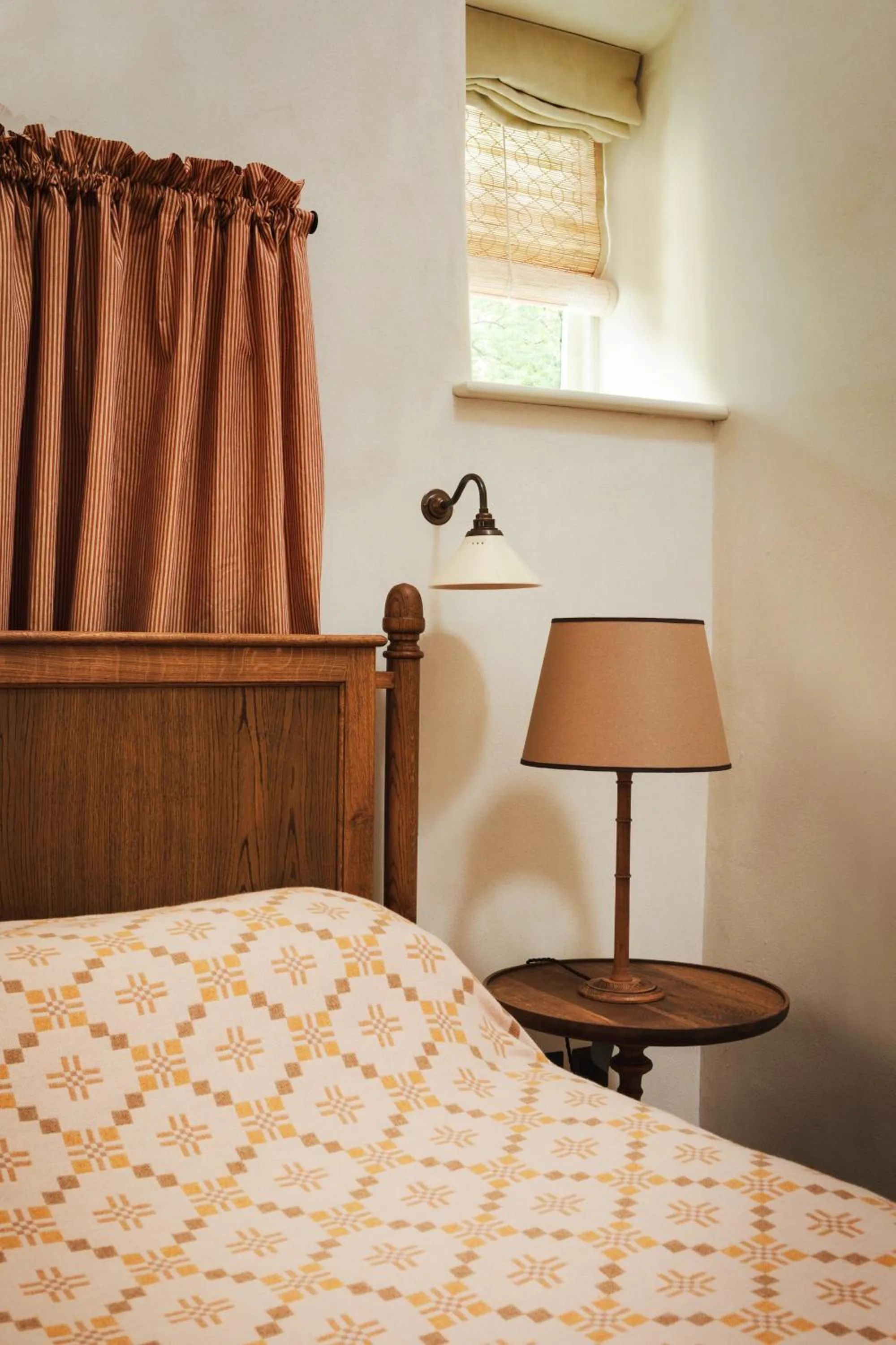 Bedroom, Bed in The Pilsley Inn - Chatsworth