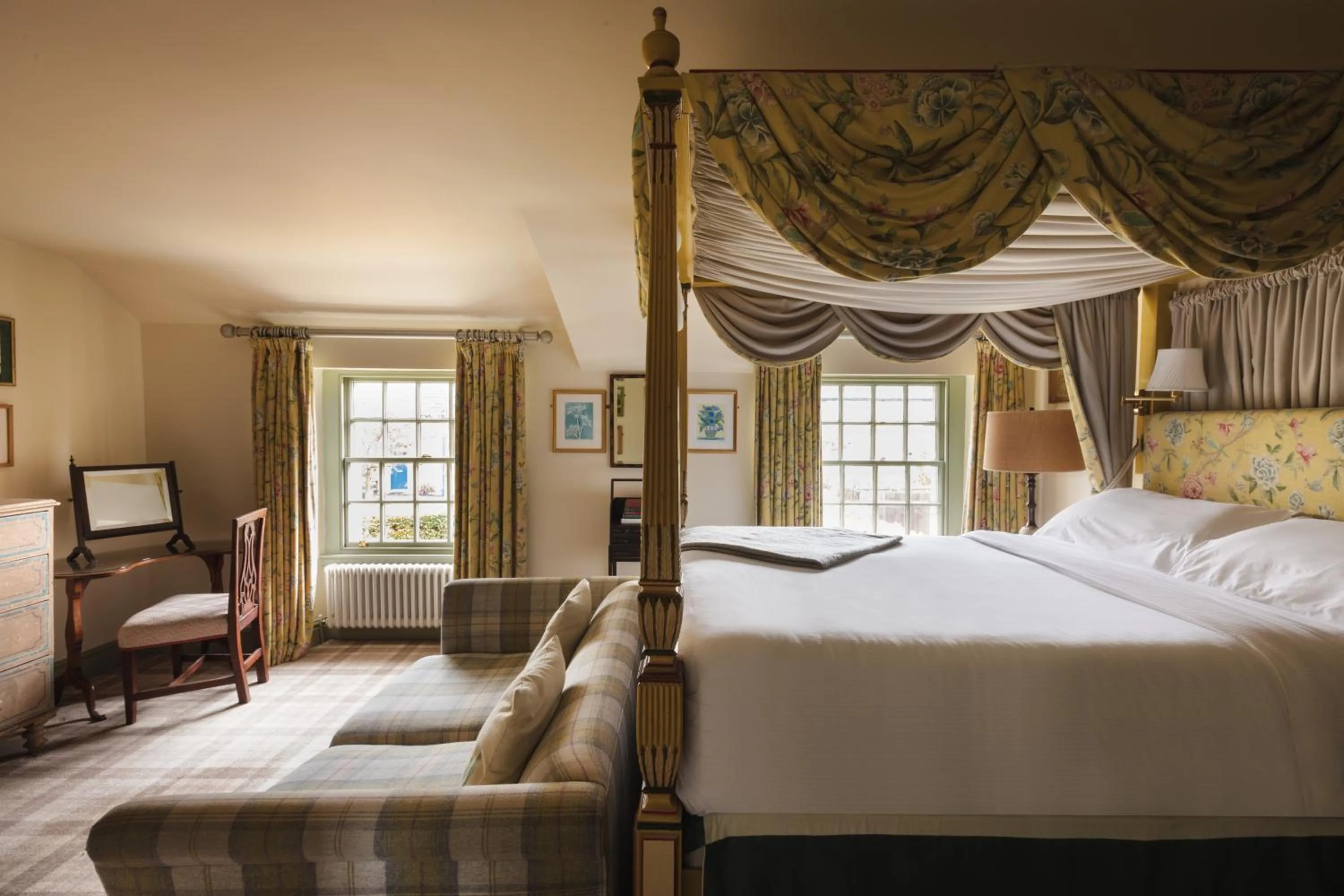 Bedroom, Bed in The Pilsley Inn - Chatsworth