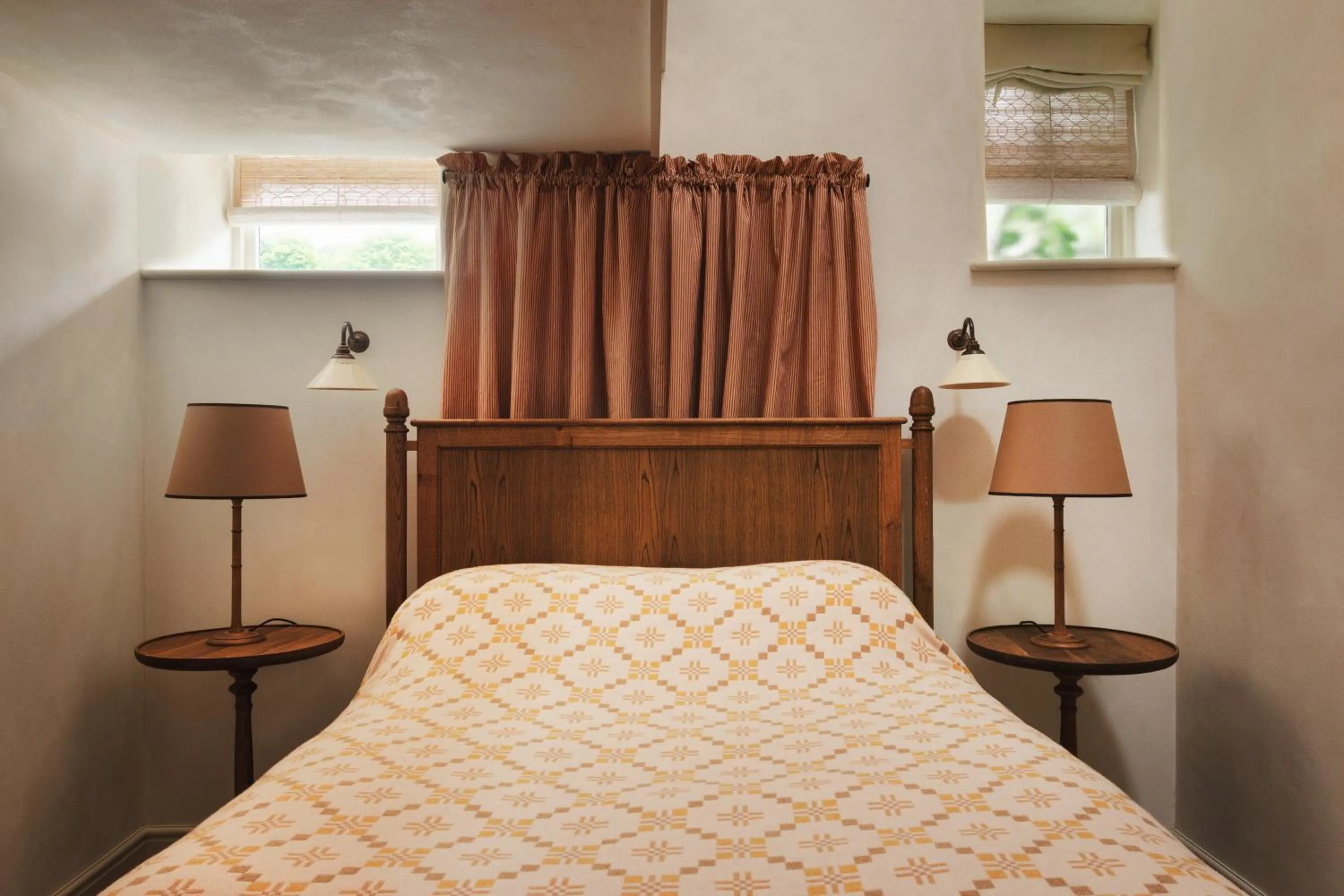 Bed in The Pilsley Inn - Chatsworth