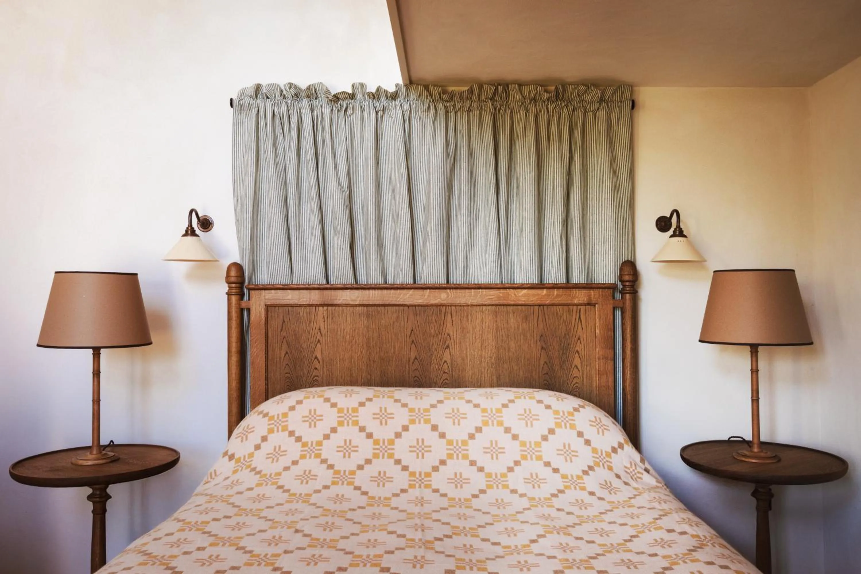 Bed in The Pilsley Inn - Chatsworth