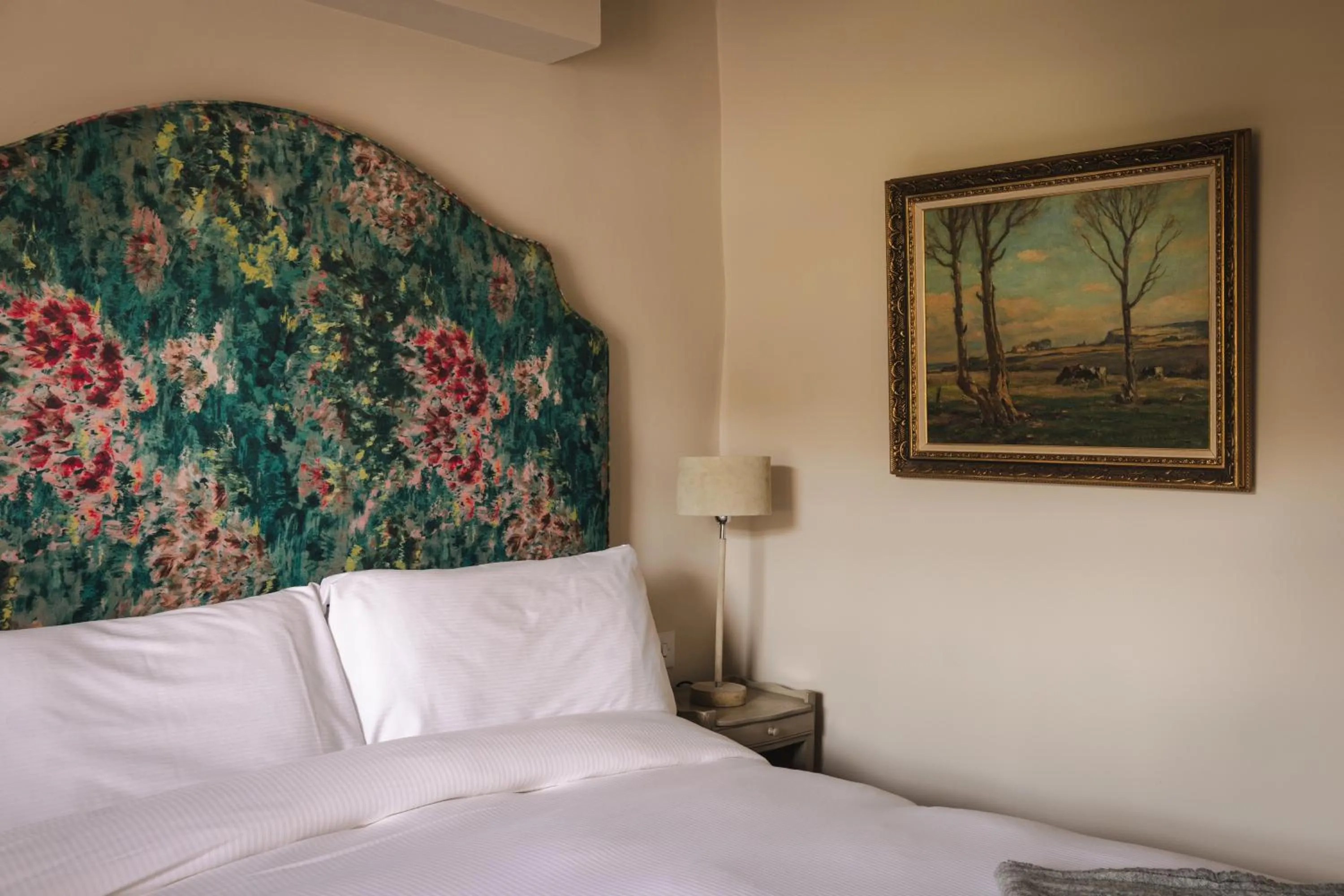 Bed in The Pilsley Inn - Chatsworth