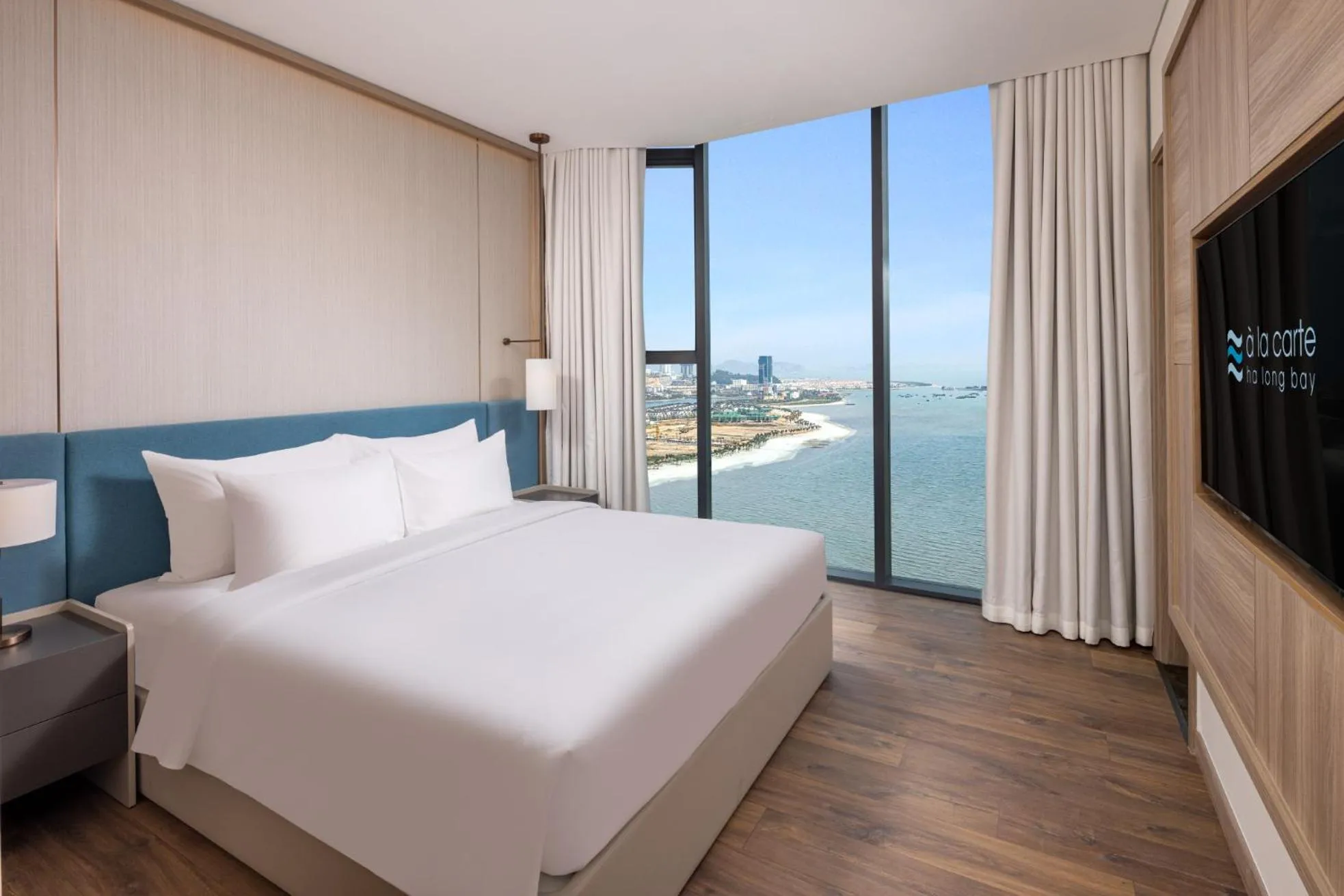 Suite with Sea View in Alacarte Halong Bay