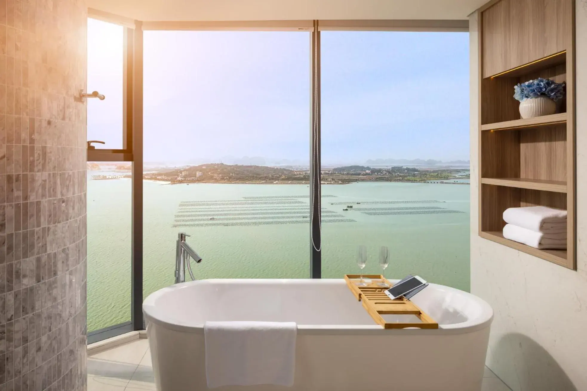 Executive Suite Sea View in Alacarte Halong Bay Executive Suite Sea View in Alacarte Halong Bay