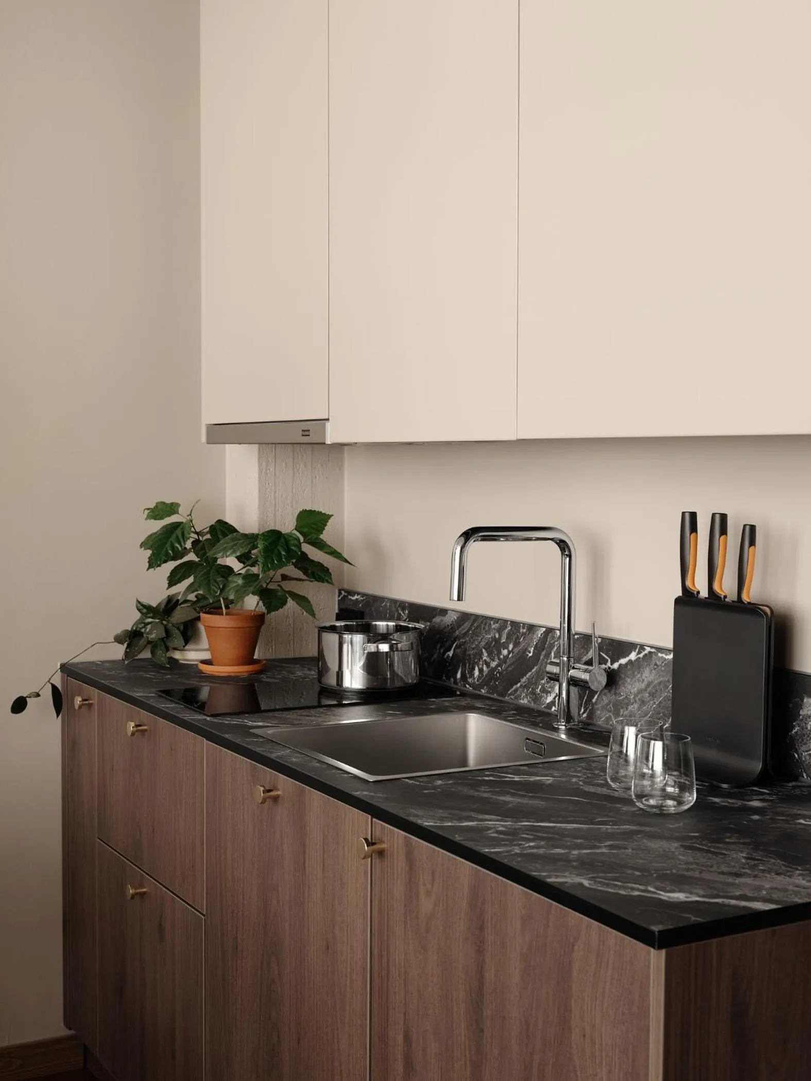Kitchen or kitchenette in Bob W Helsinki Kamppi