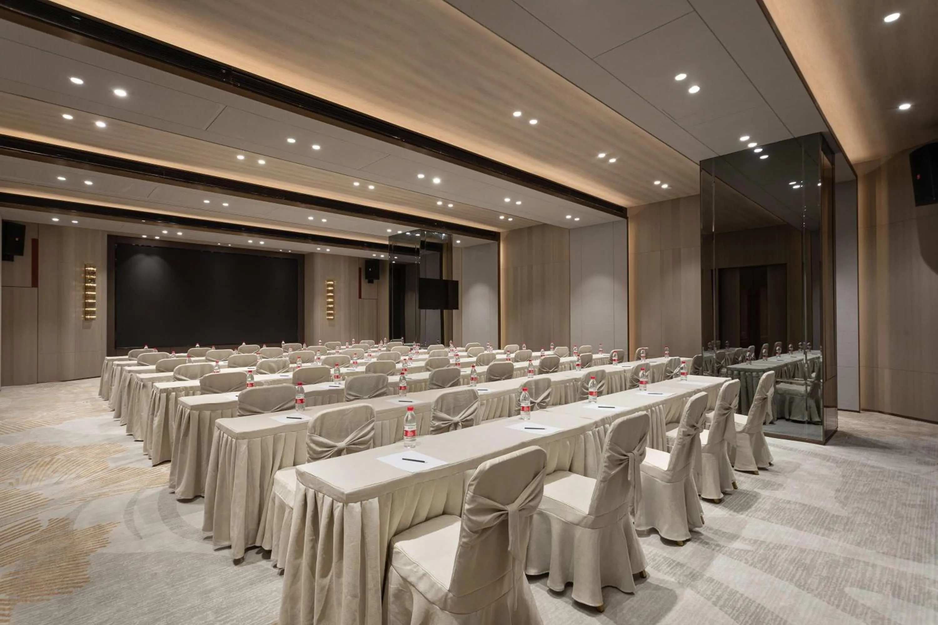Meeting/conference room in Ramada by Wyndham Foshan Danzao