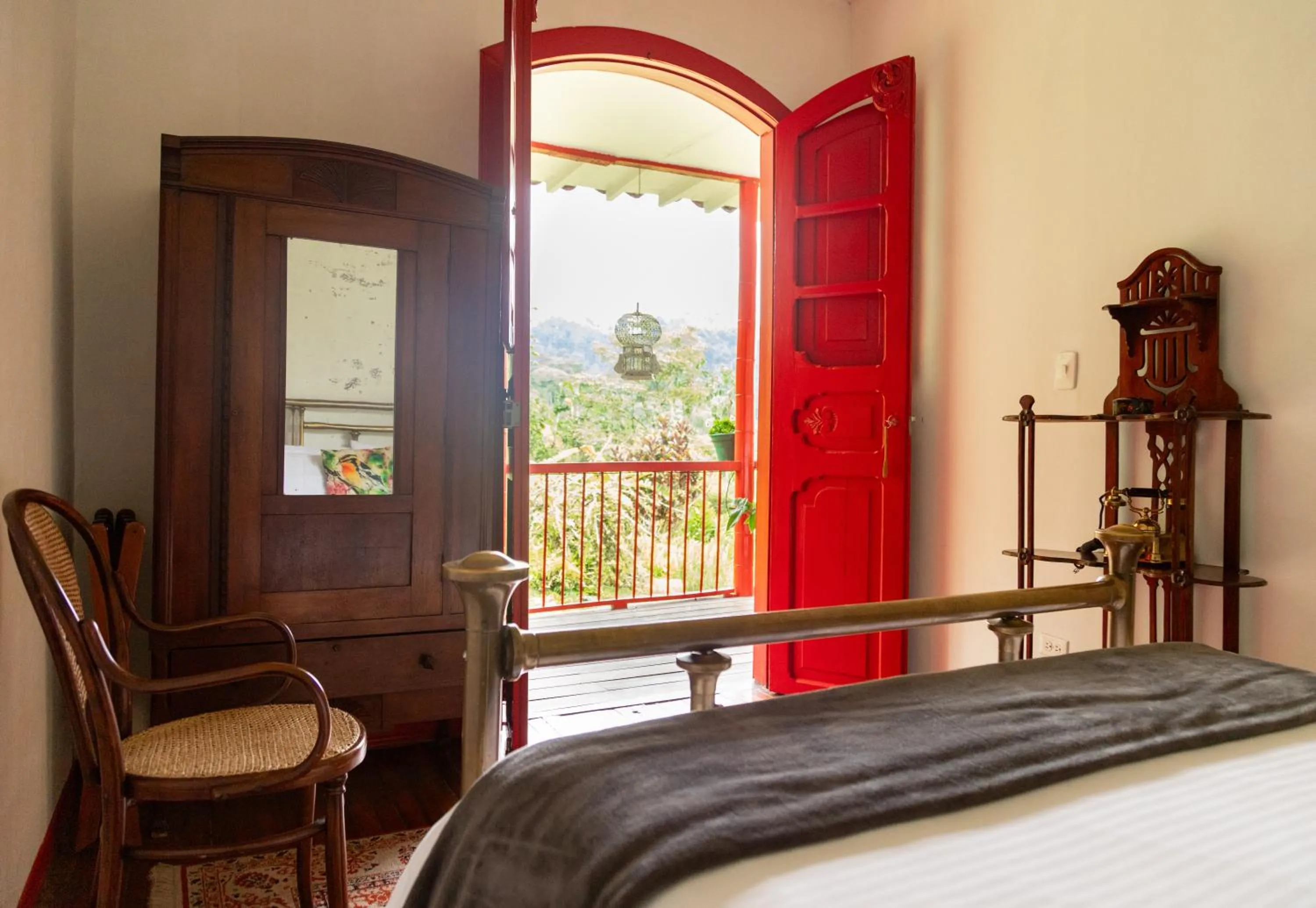 Bed in Hacienda Venecia Coffee Farm Hotel