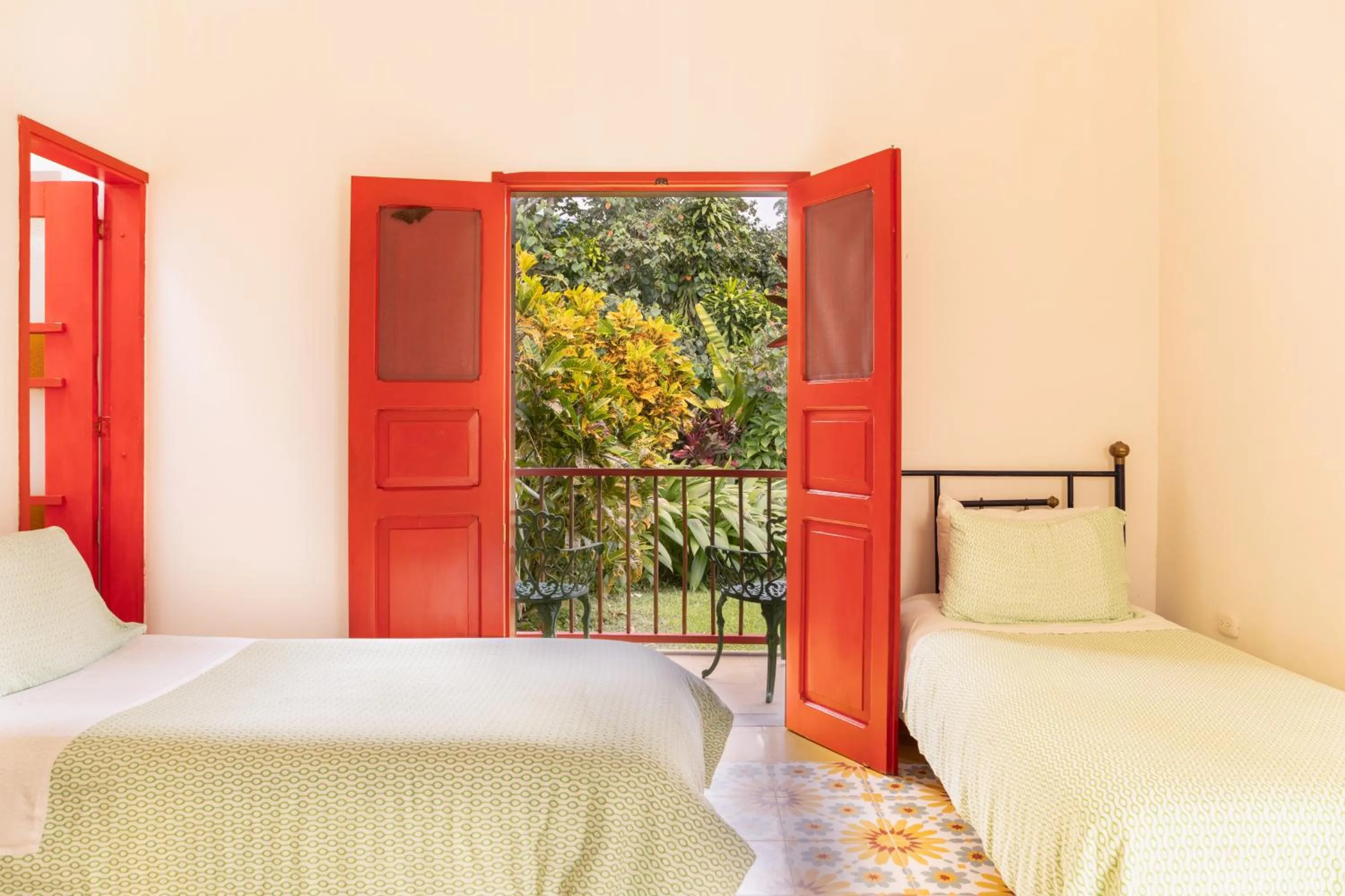 Bed in Hacienda Venecia Coffee Farm Hotel