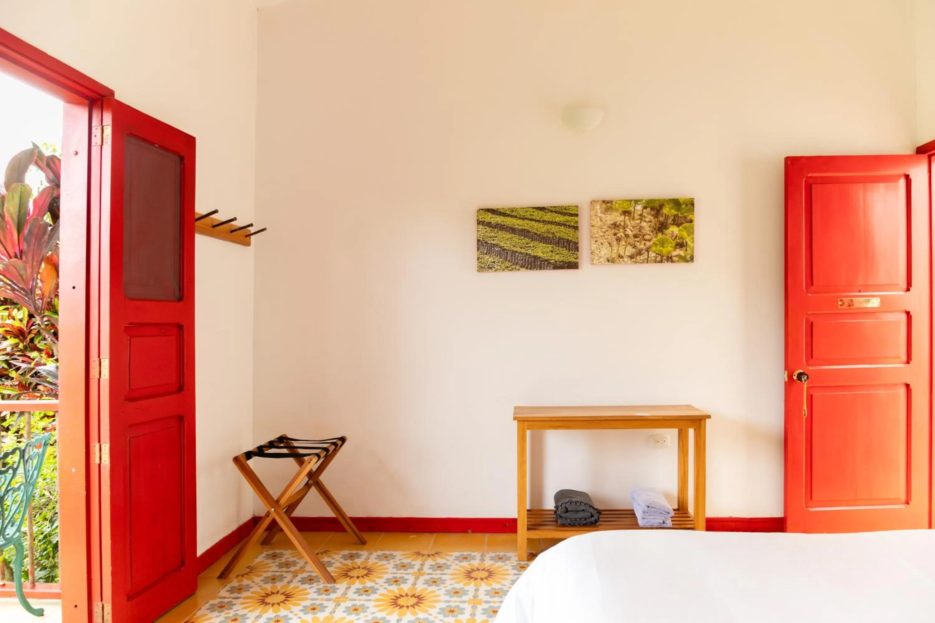 Bed in Hacienda Venecia Coffee Farm Hotel