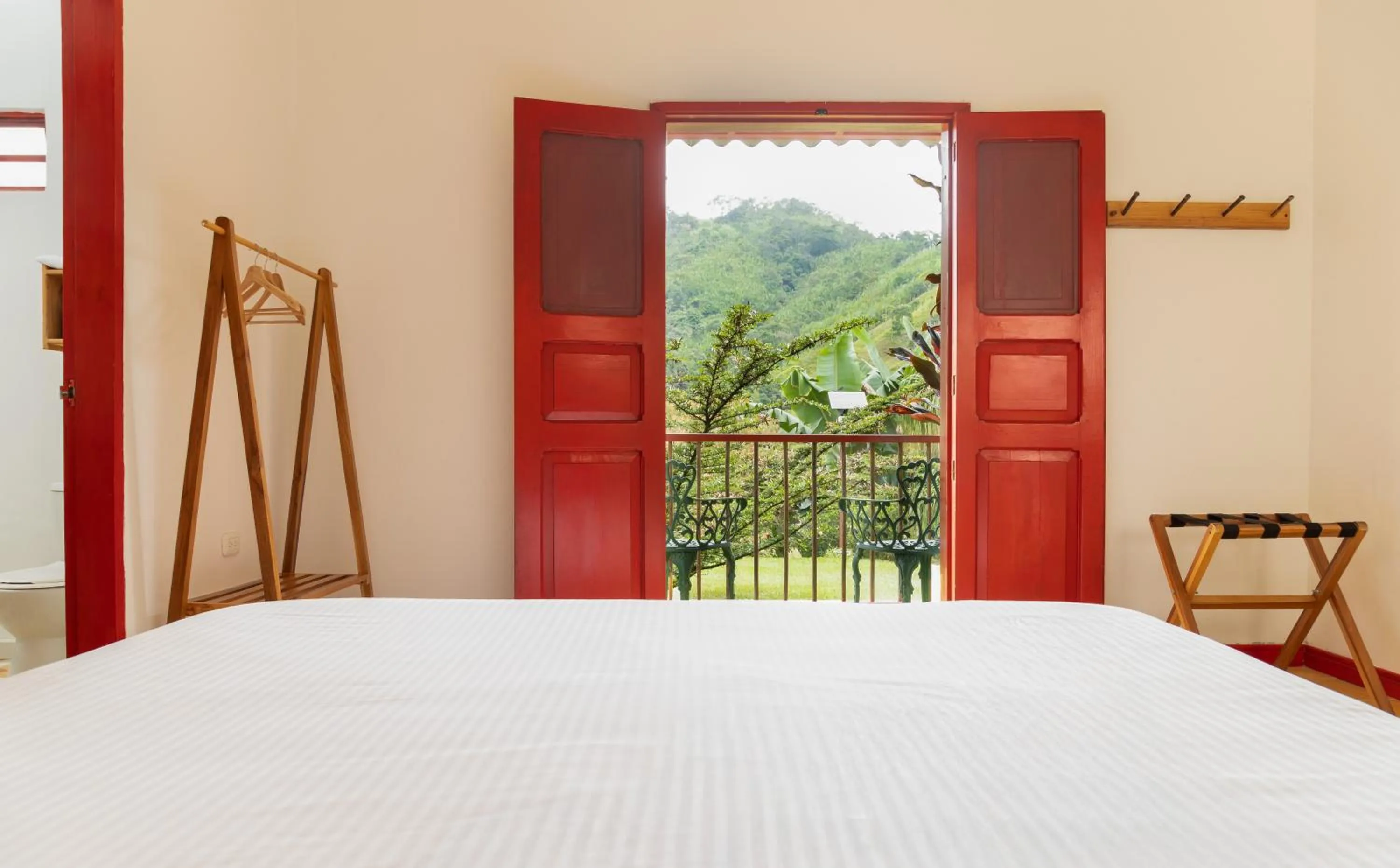 Bed in Hacienda Venecia Coffee Farm Hotel