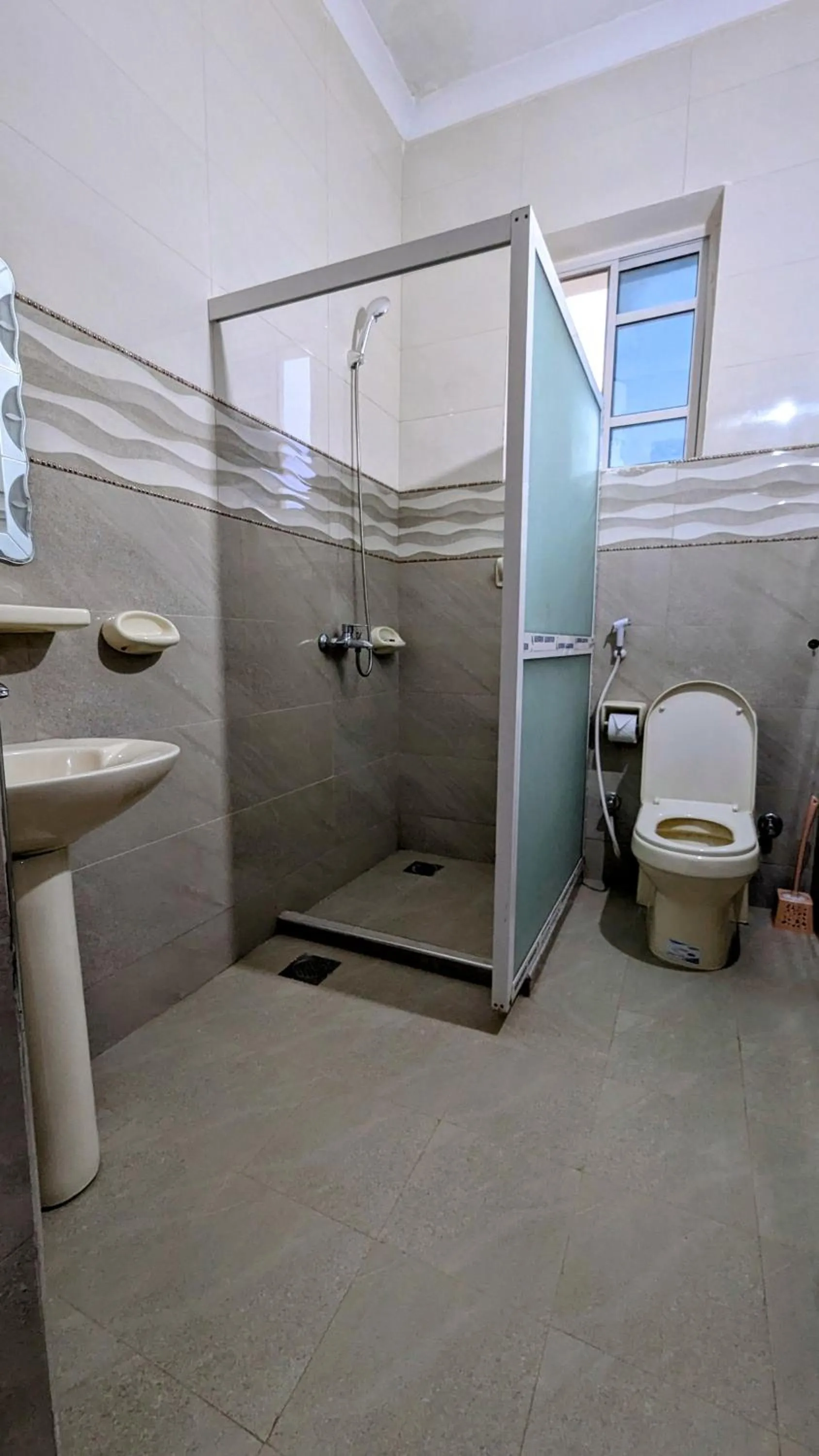 Bathroom in Crown View Hotel