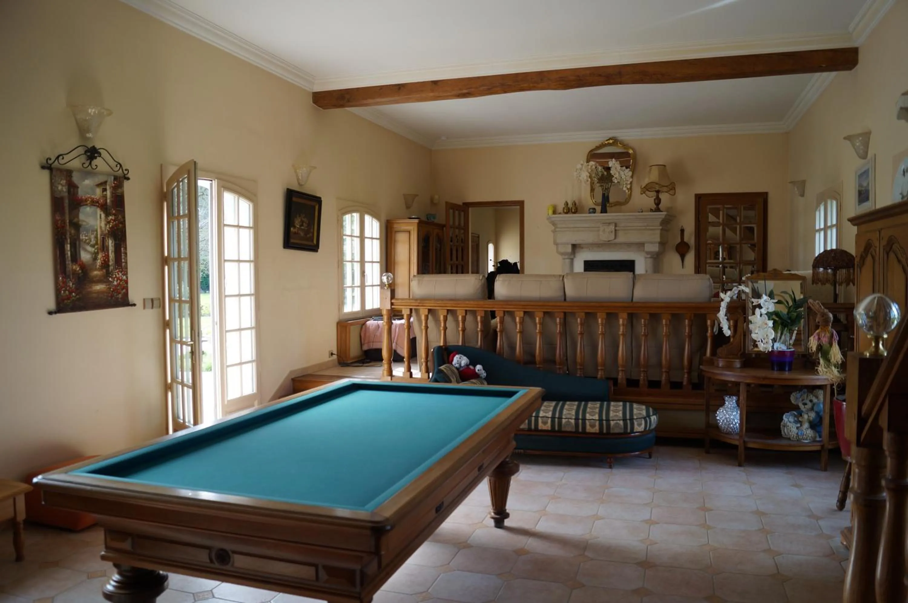 Communal lounge/ TV room in Le Relais De Dalibray