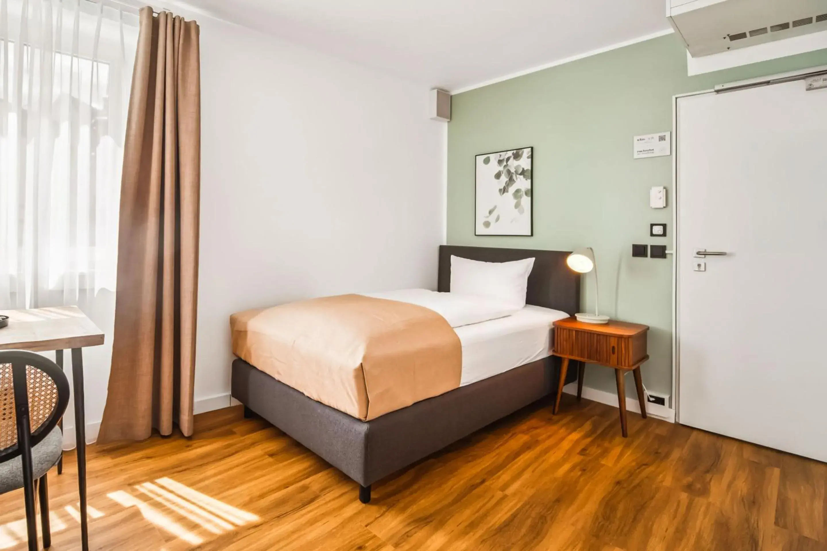 Single Room Wheelchair Accessible in Limehome Jena Teichgraben Single Room Wheelchair Accessible in Limehome Jena Teichgraben