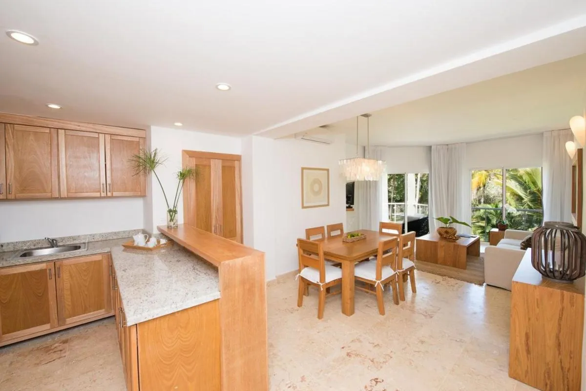 Dining area in Coson Bay