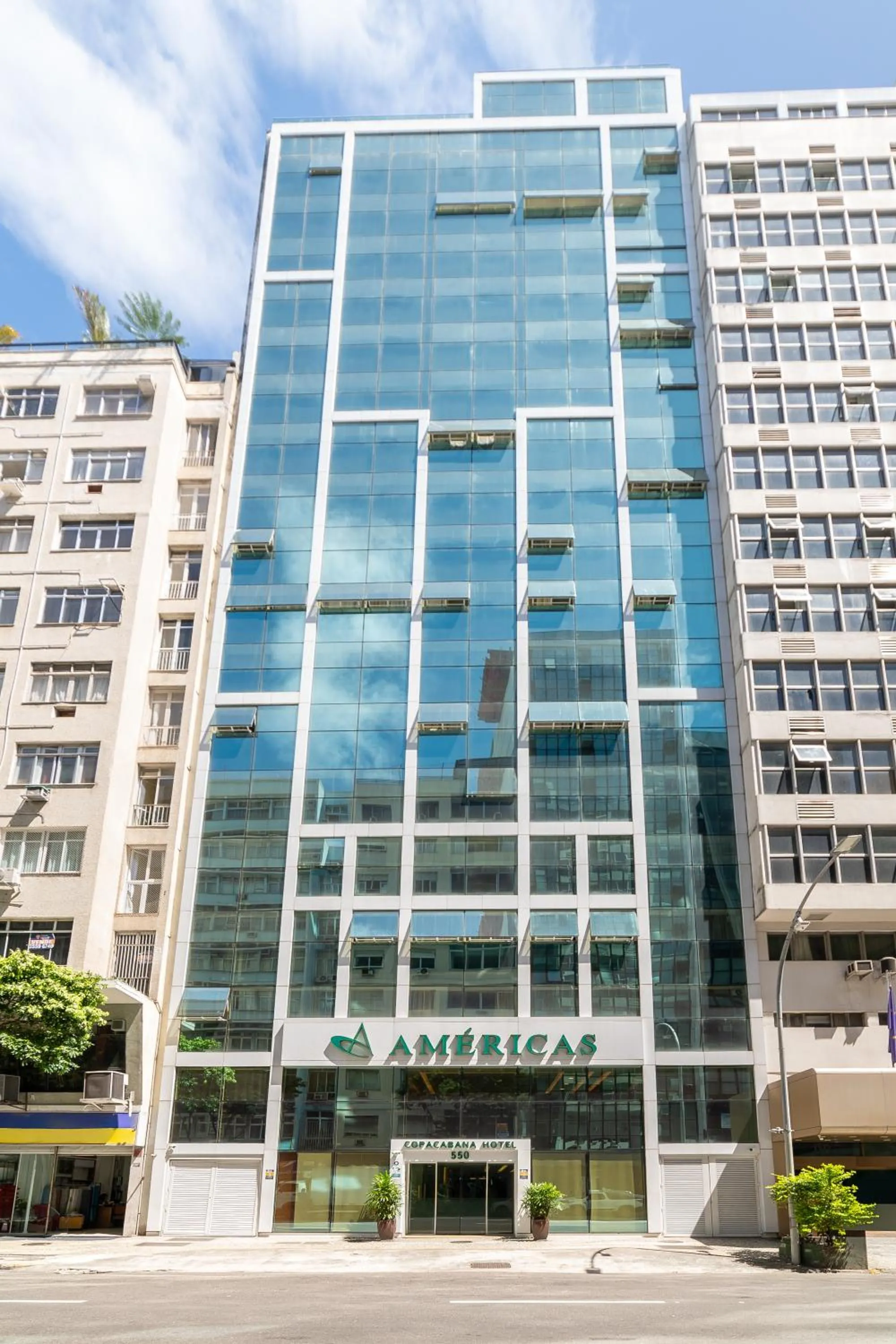 Property building in Américas Copacabana Hotel