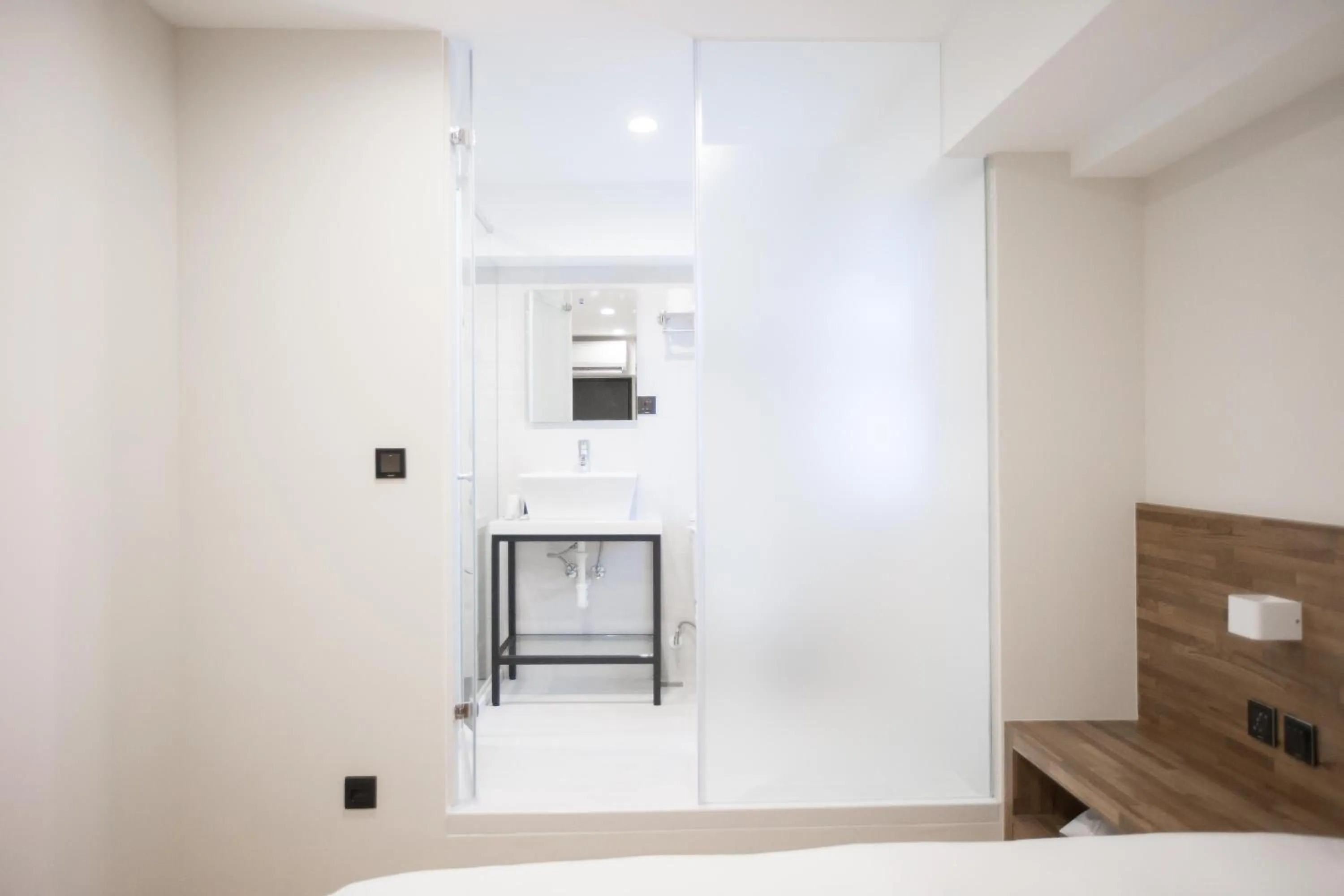 Bathroom, Bed in We Come Hostel