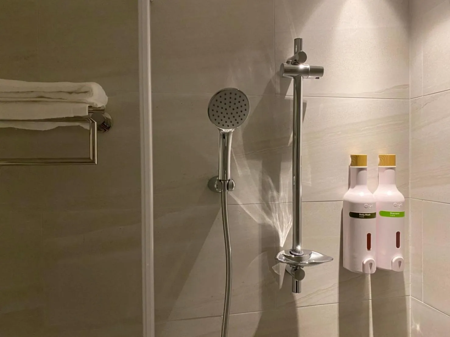 Toilet in We Come Hostel