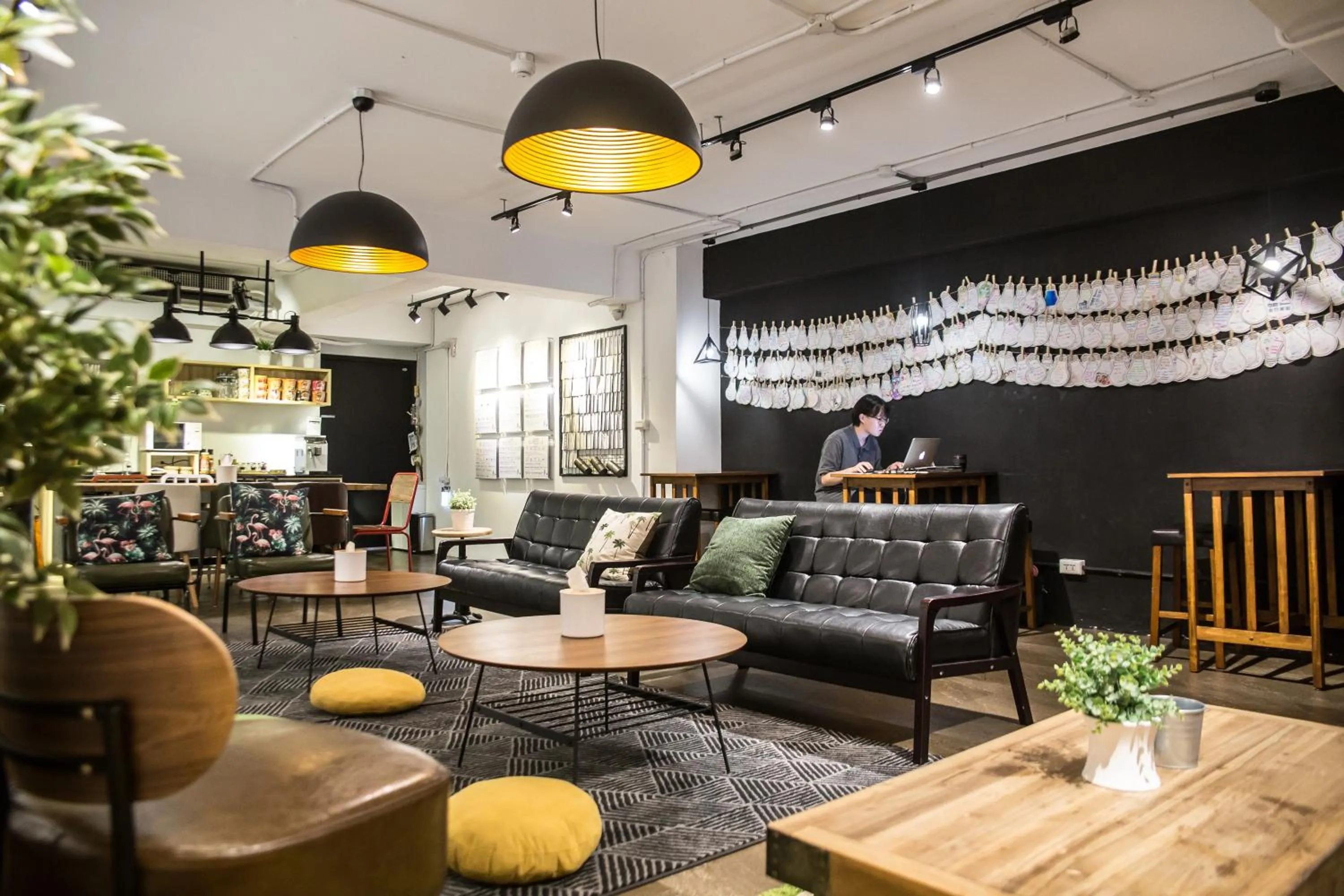 Lounge or bar in We Come Hostel