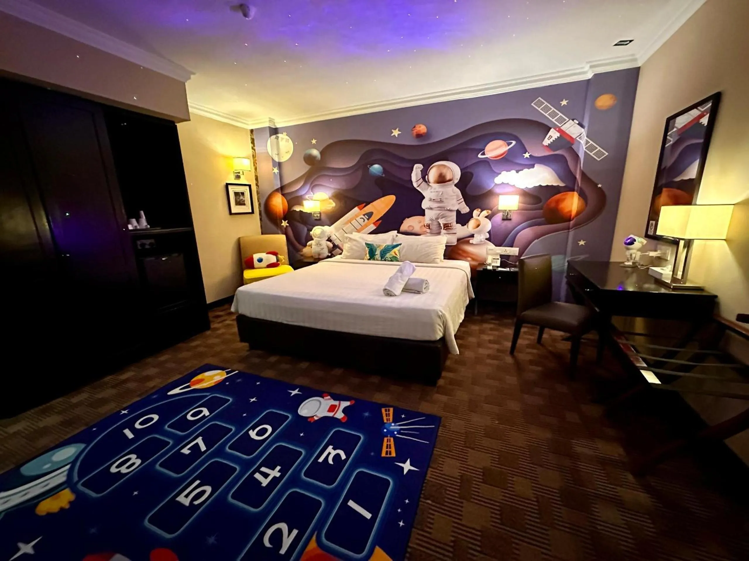 Bed in Merchant Hotel