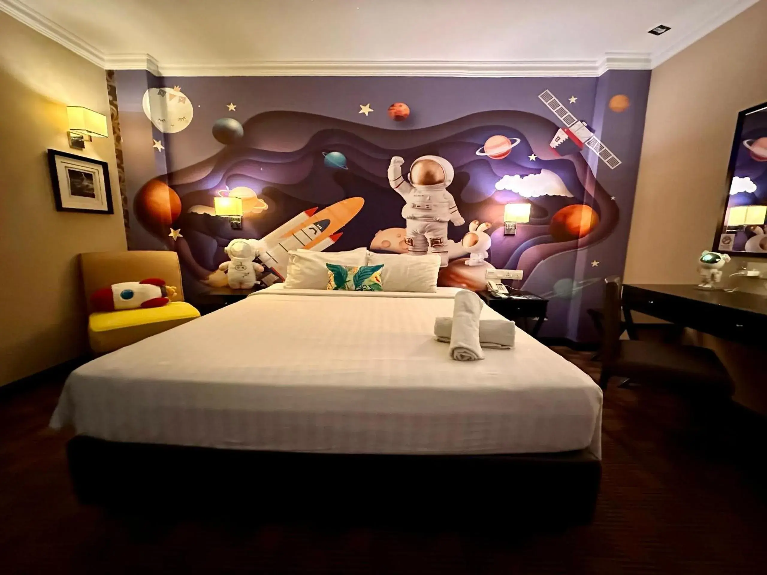 Bed in Merchant Hotel Bed in Merchant Hotel