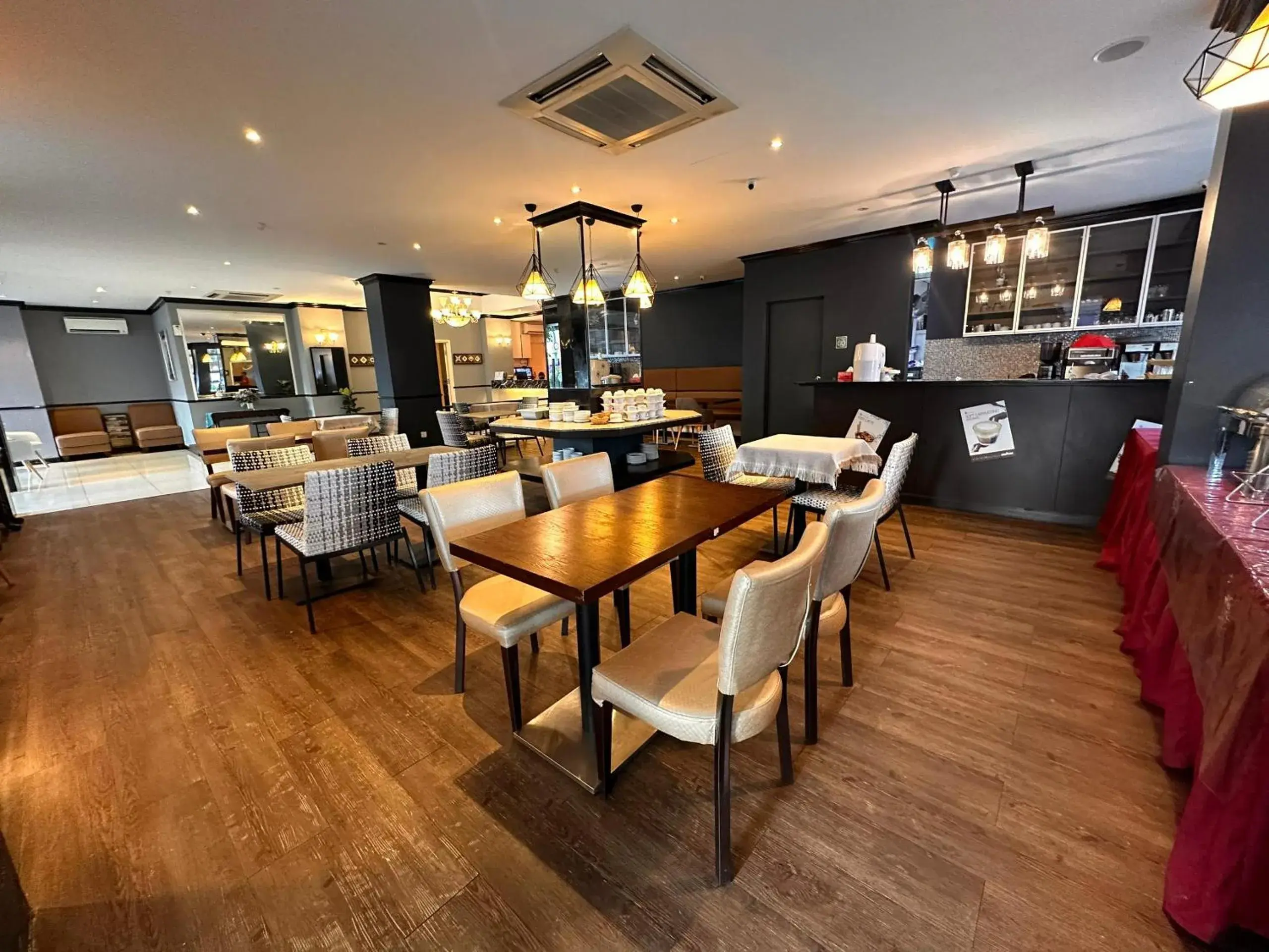 Restaurant/places to eat in Merchant Hotel Restaurant/places to eat in Merchant Hotel