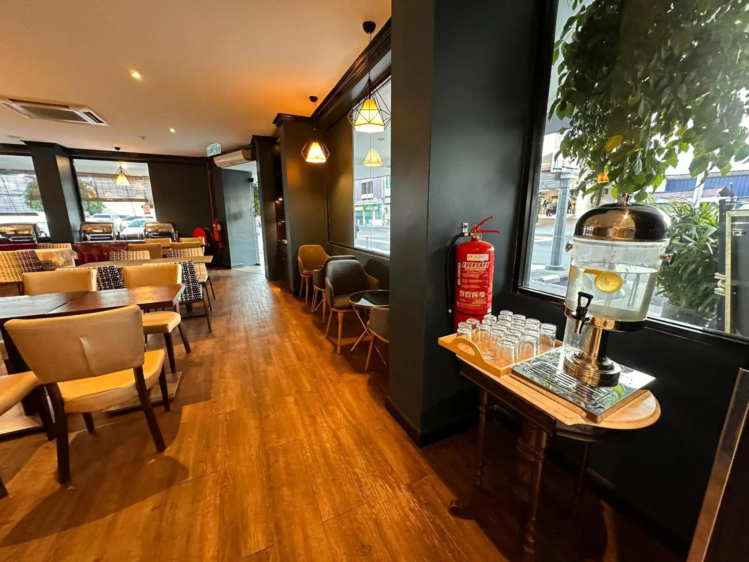 Restaurant/places to eat in Merchant Hotel Restaurant/places to eat in Merchant Hotel