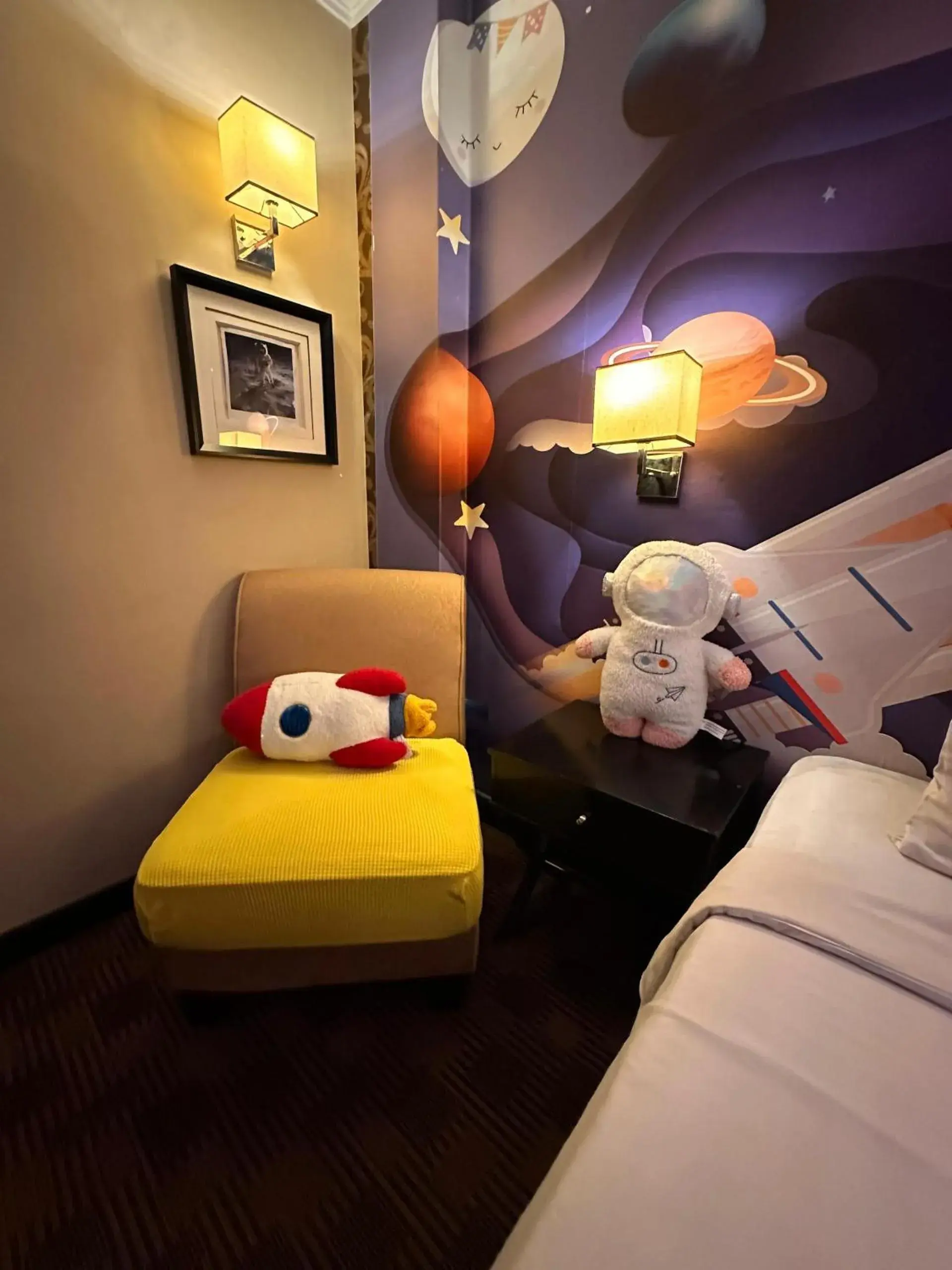 Bedroom, Bed in Merchant Hotel Bedroom, Bed in Merchant Hotel