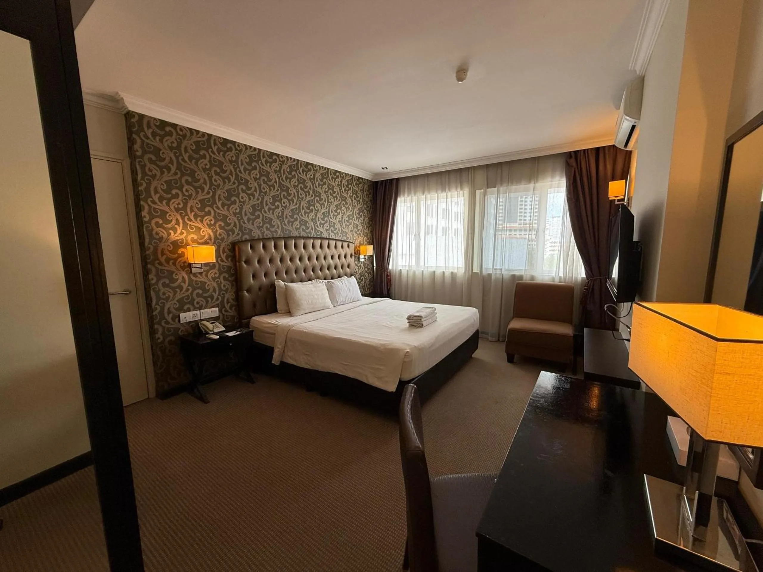 Bedroom, Bed in Merchant Hotel