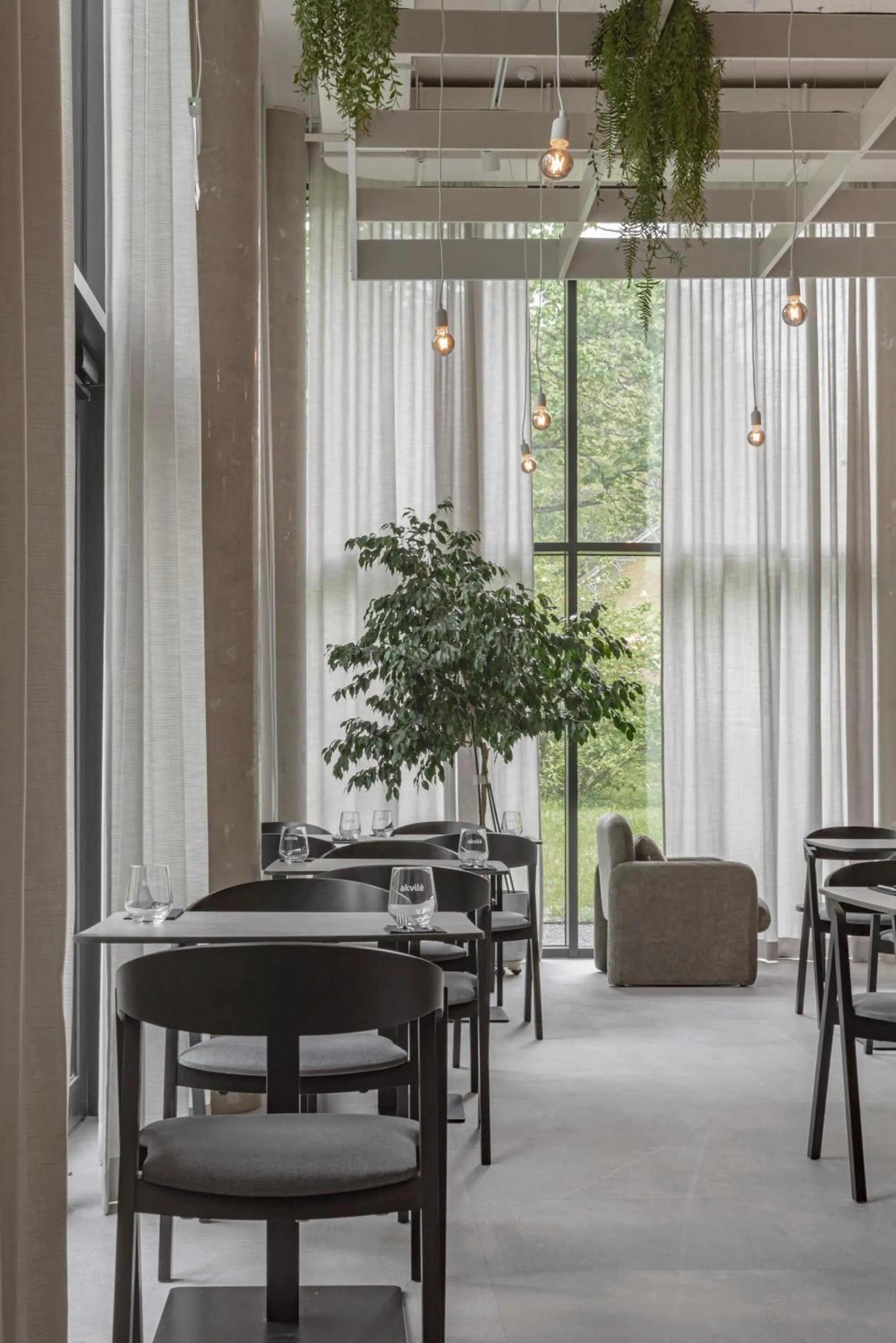 Restaurant/places to eat in LAJOS Hotel
