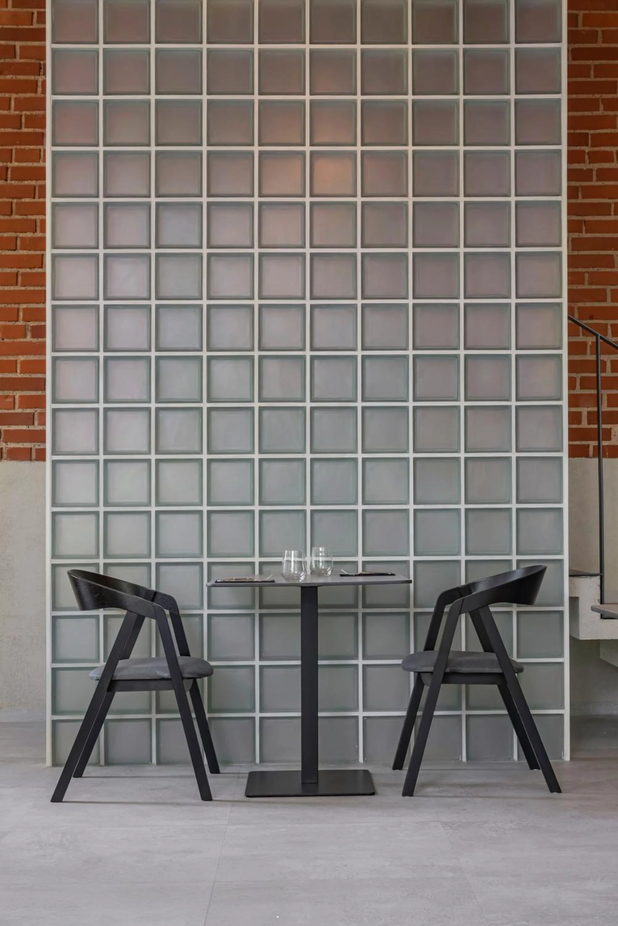 Restaurant/places to eat in LAJOS Hotel
