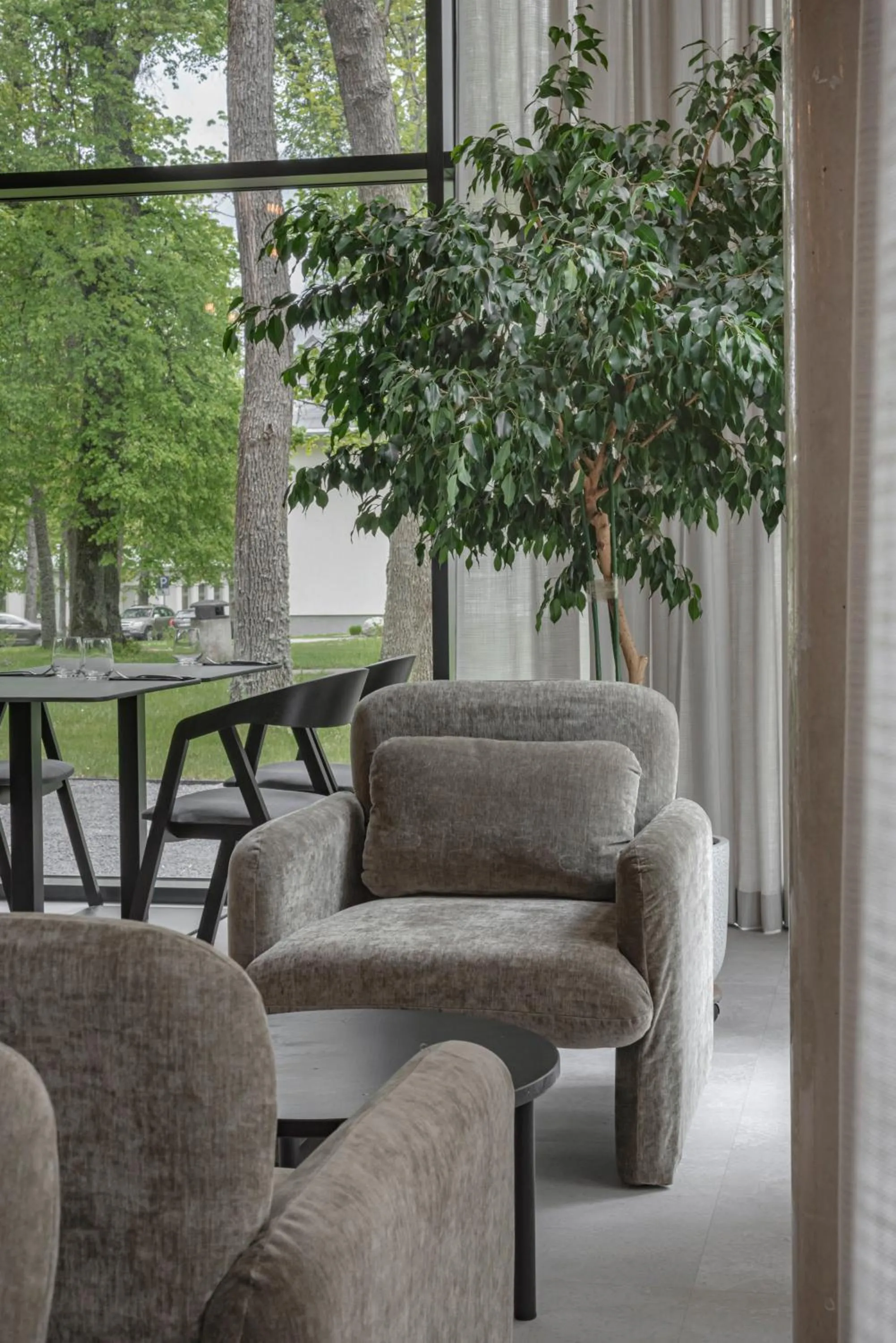 Restaurant/places to eat in LAJOS Hotel