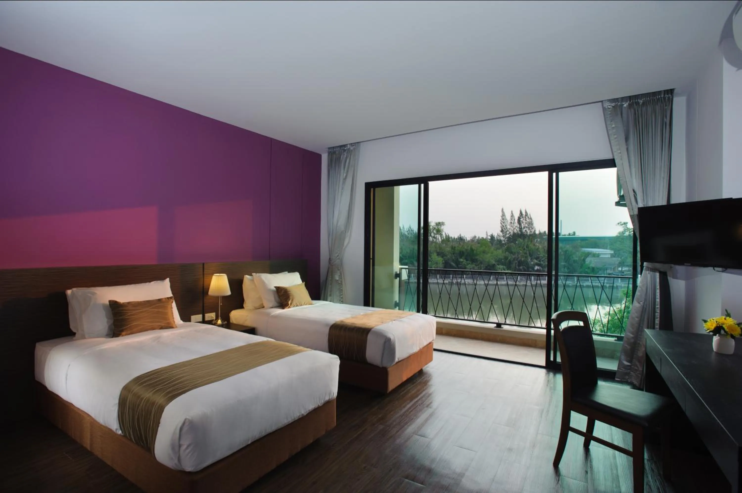 Balcony/Terrace, Bed in Coco View Hotel