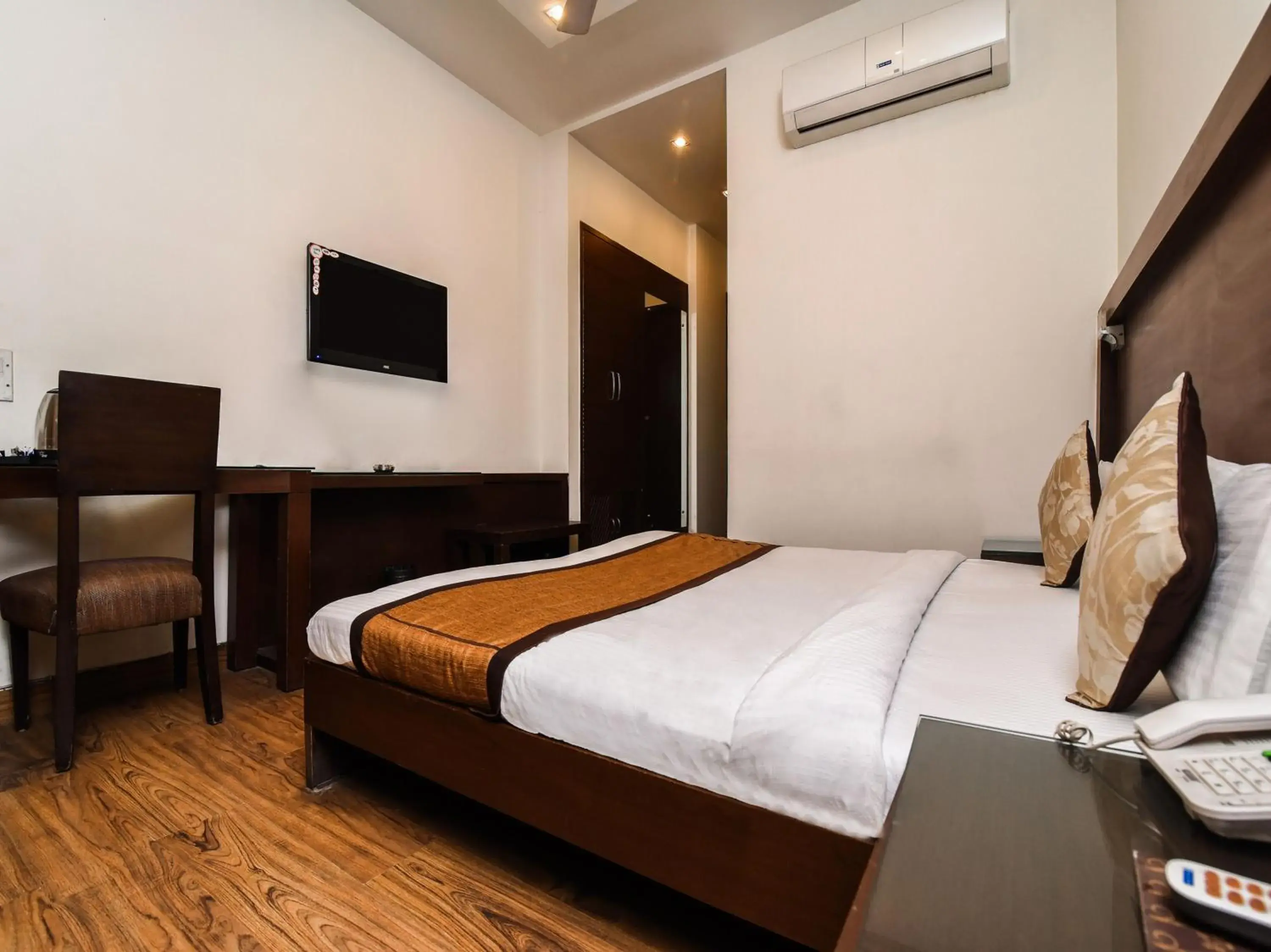 Bedroom, Bed in Hotel Haris MG Road Gurugram Bedroom, Bed in Hotel Haris MG Road Gurugram