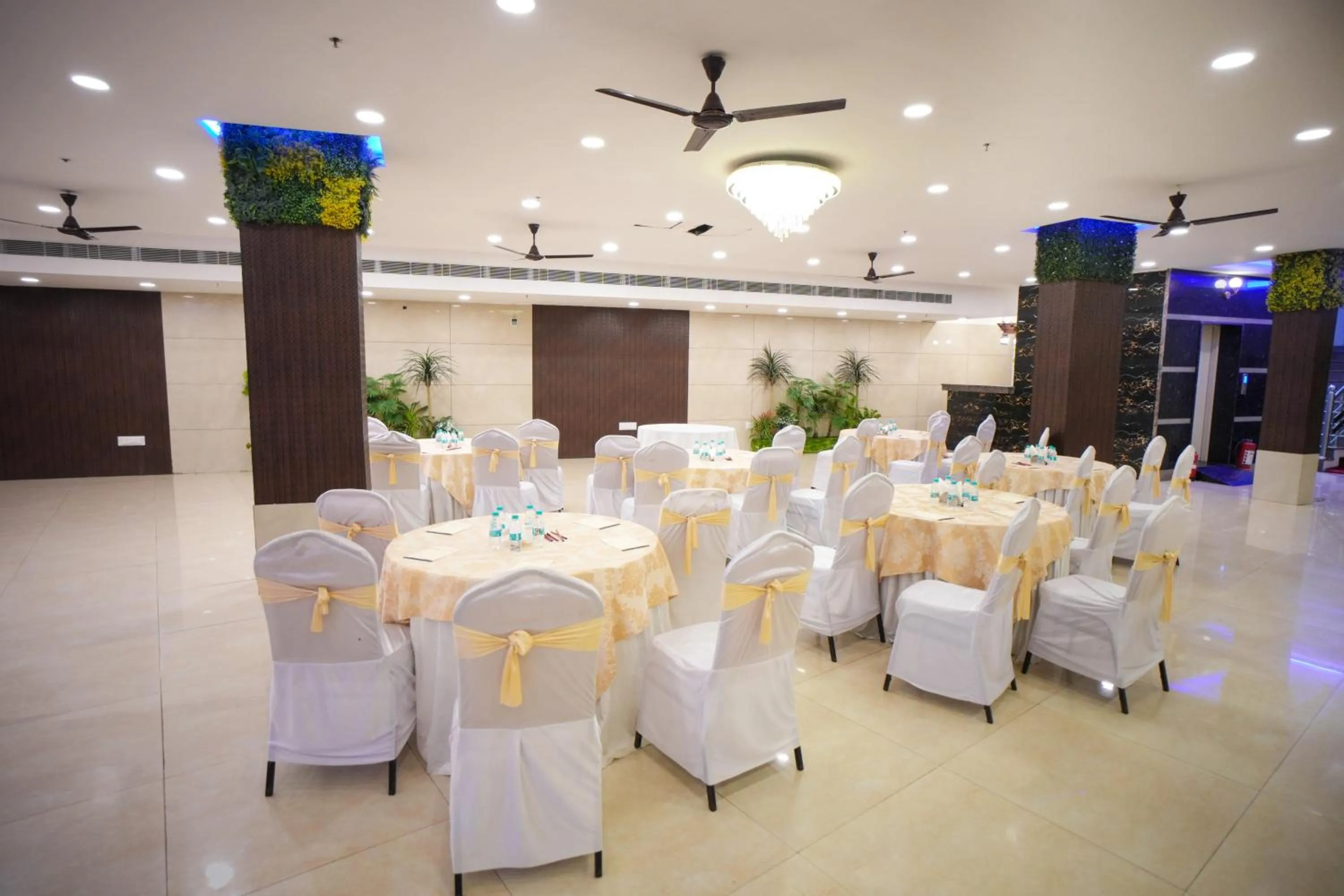 Banquet/Function facilities in Hotel Haris MG Road Gurugram